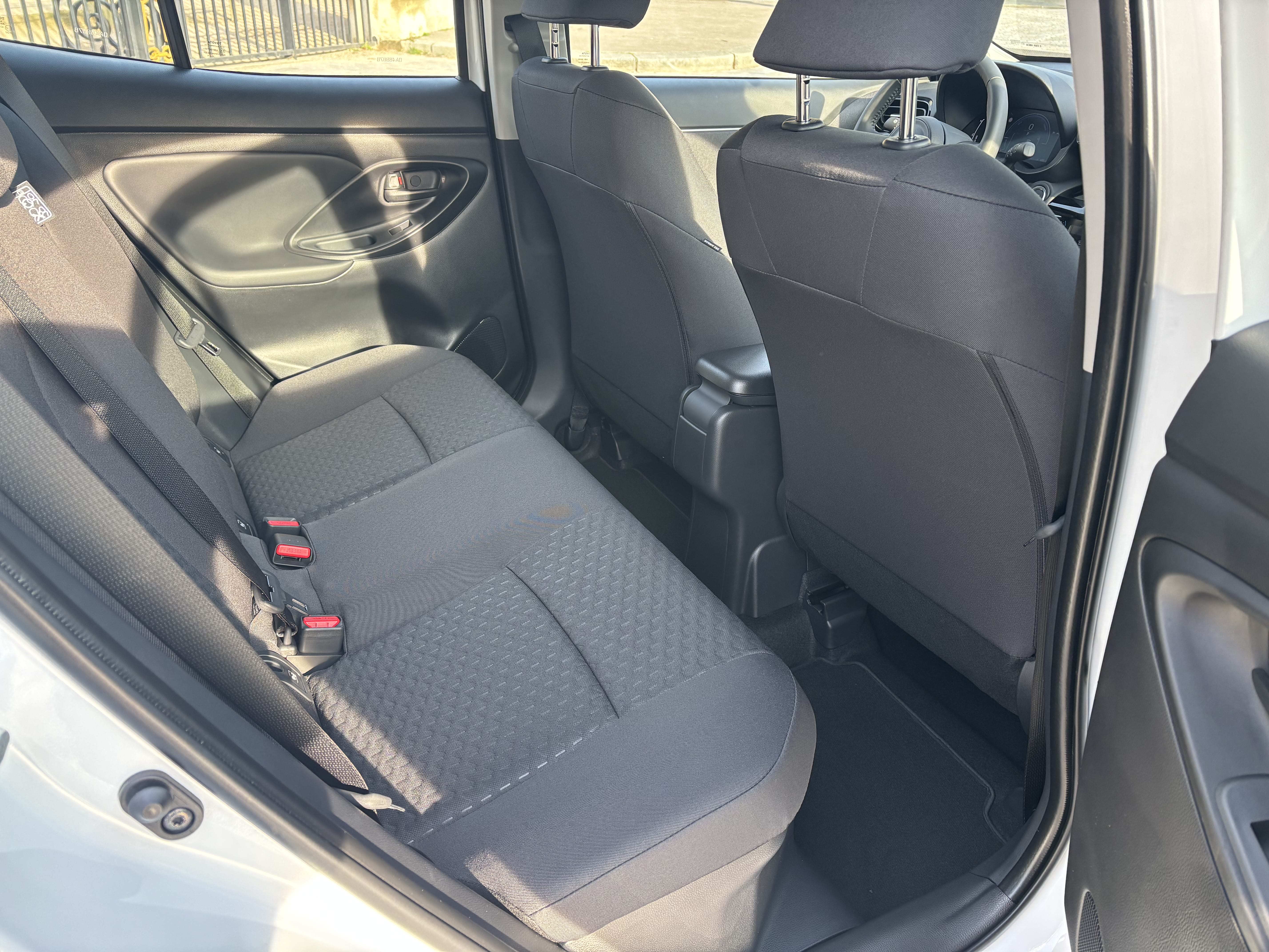 Toyota Yaris Cross Hybrid métro ligne 2 / Bluetooth / place réserve / véhicule neuf avec Audio Bluetooth