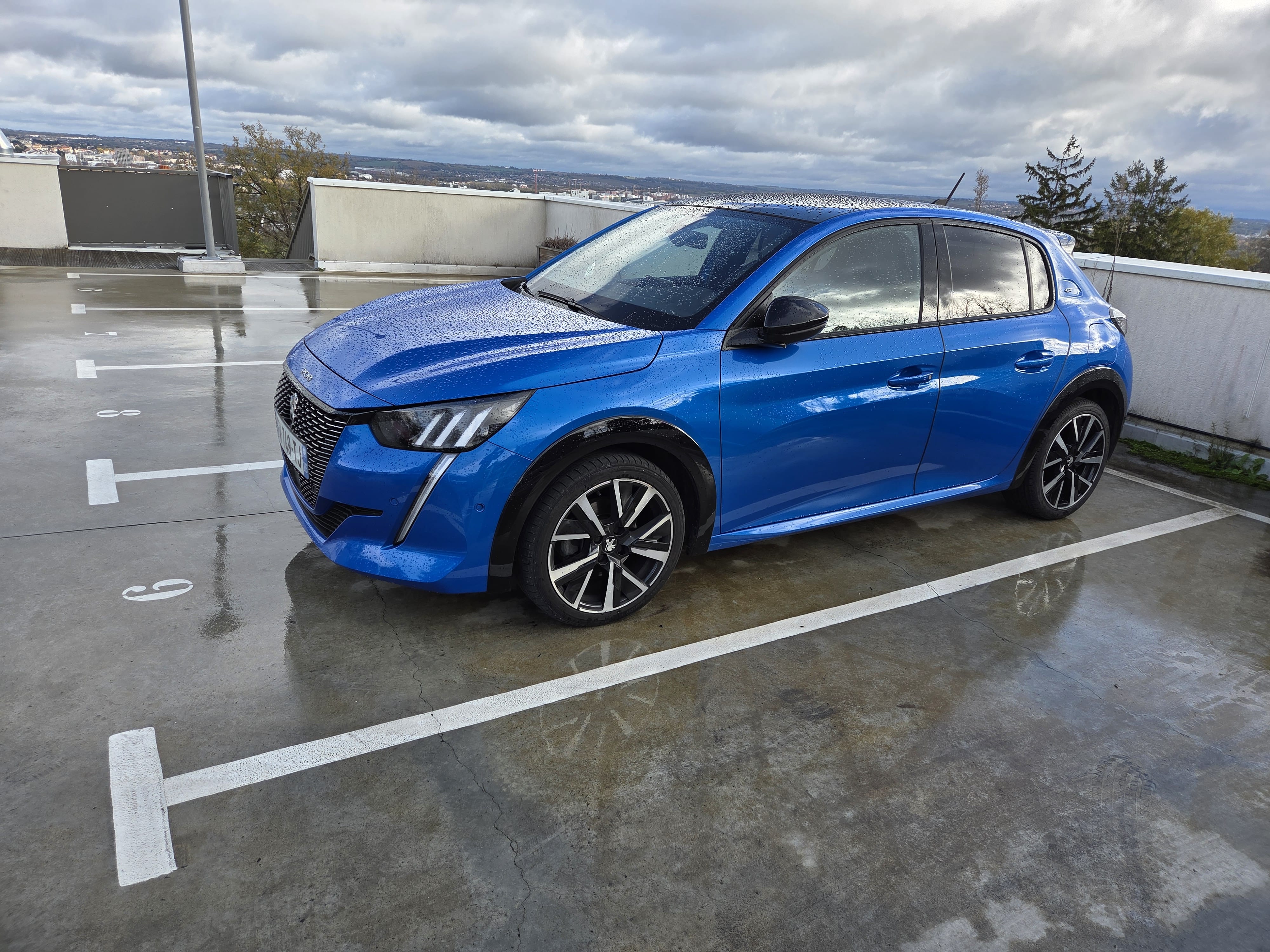 Peugeot 208 GT Line with Apple CarPlay