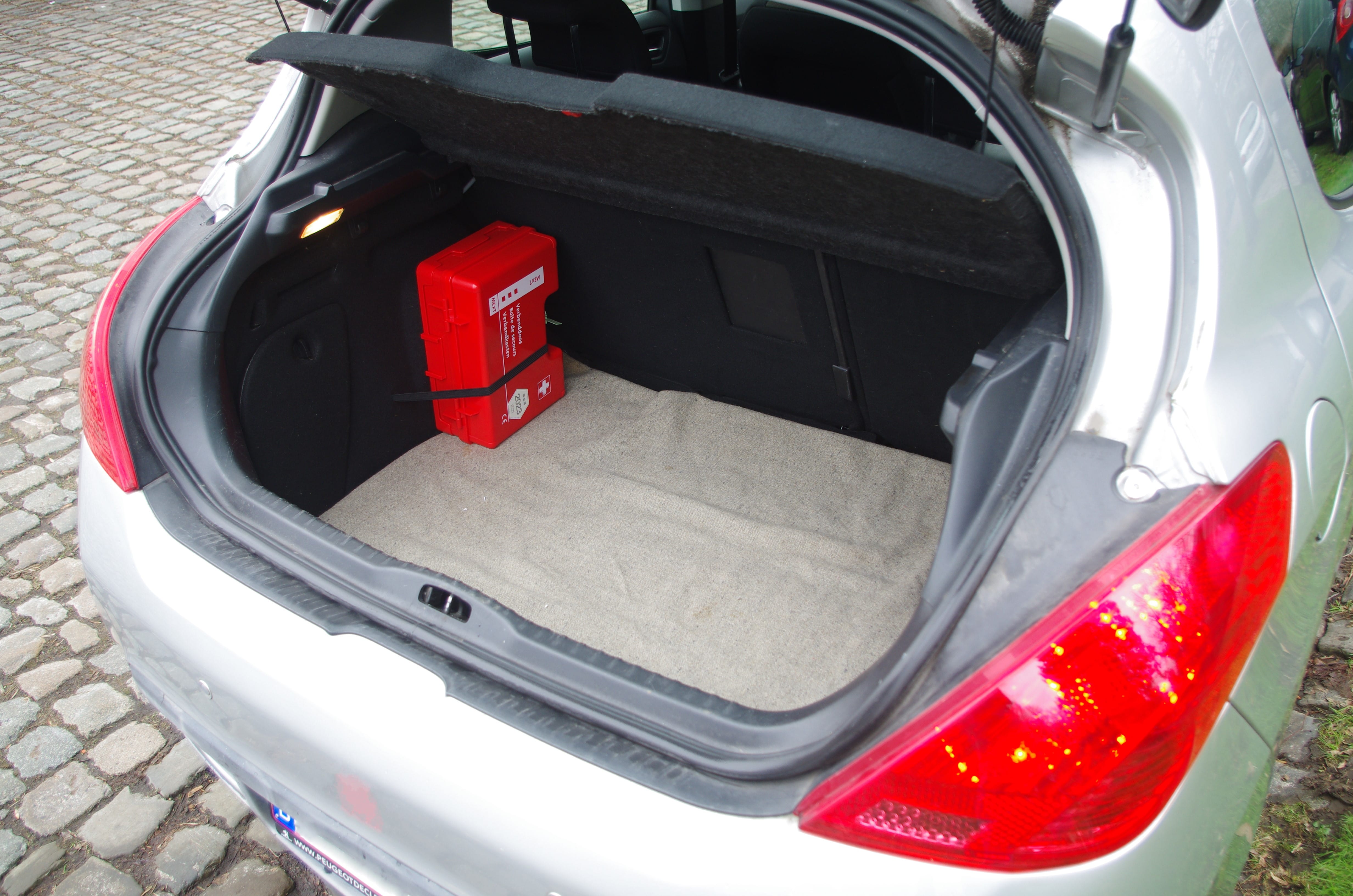 Peugeot 308 met Sneeuwkettingen