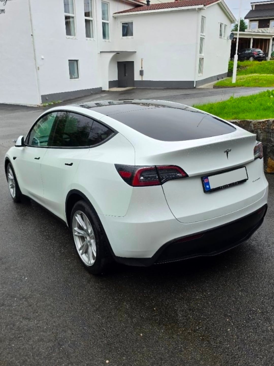 Tesla Model Y Long Range with Backup camera
