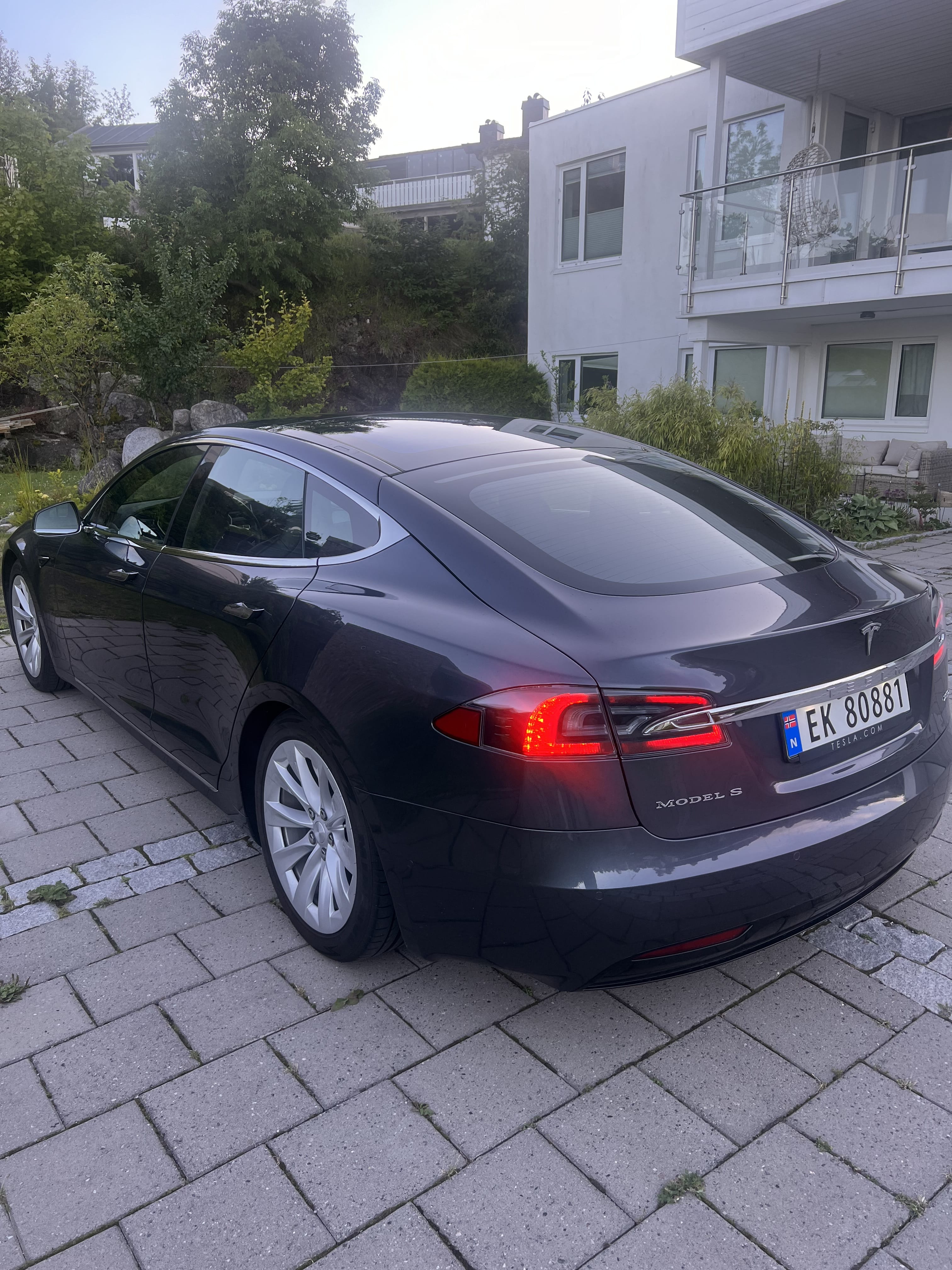 Tesla Model S 75D med GPS