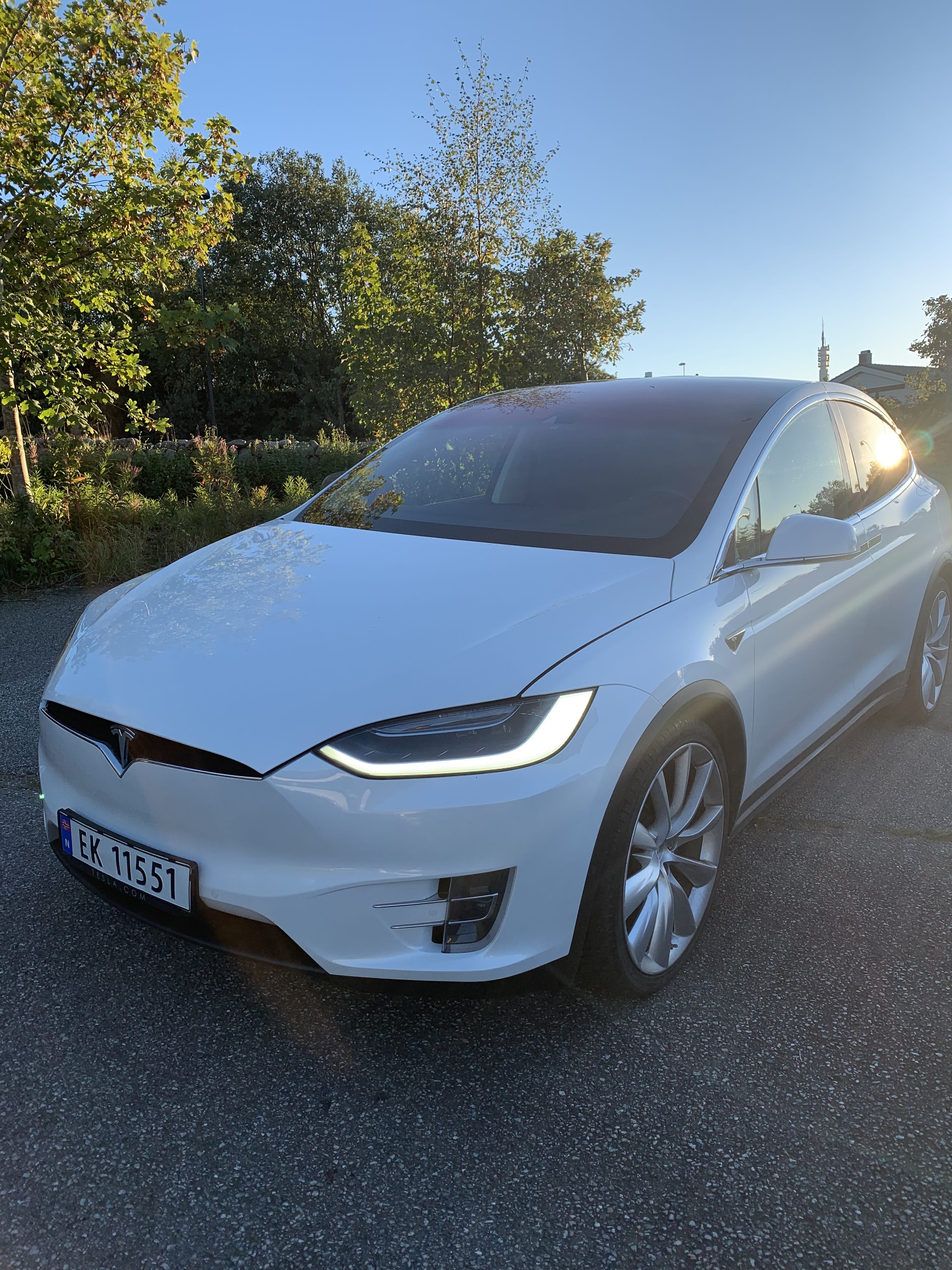 Tesla Model X med GPS