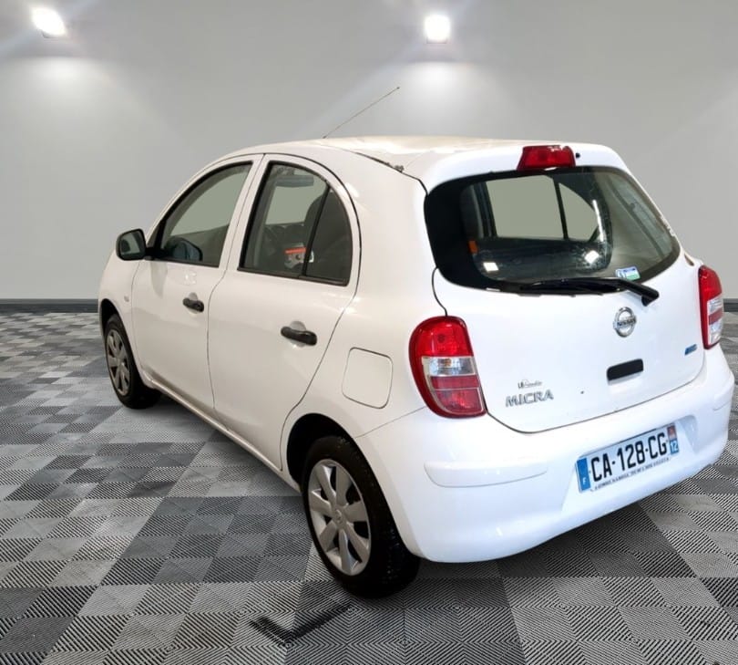Nissan Micra avec Siège bébé