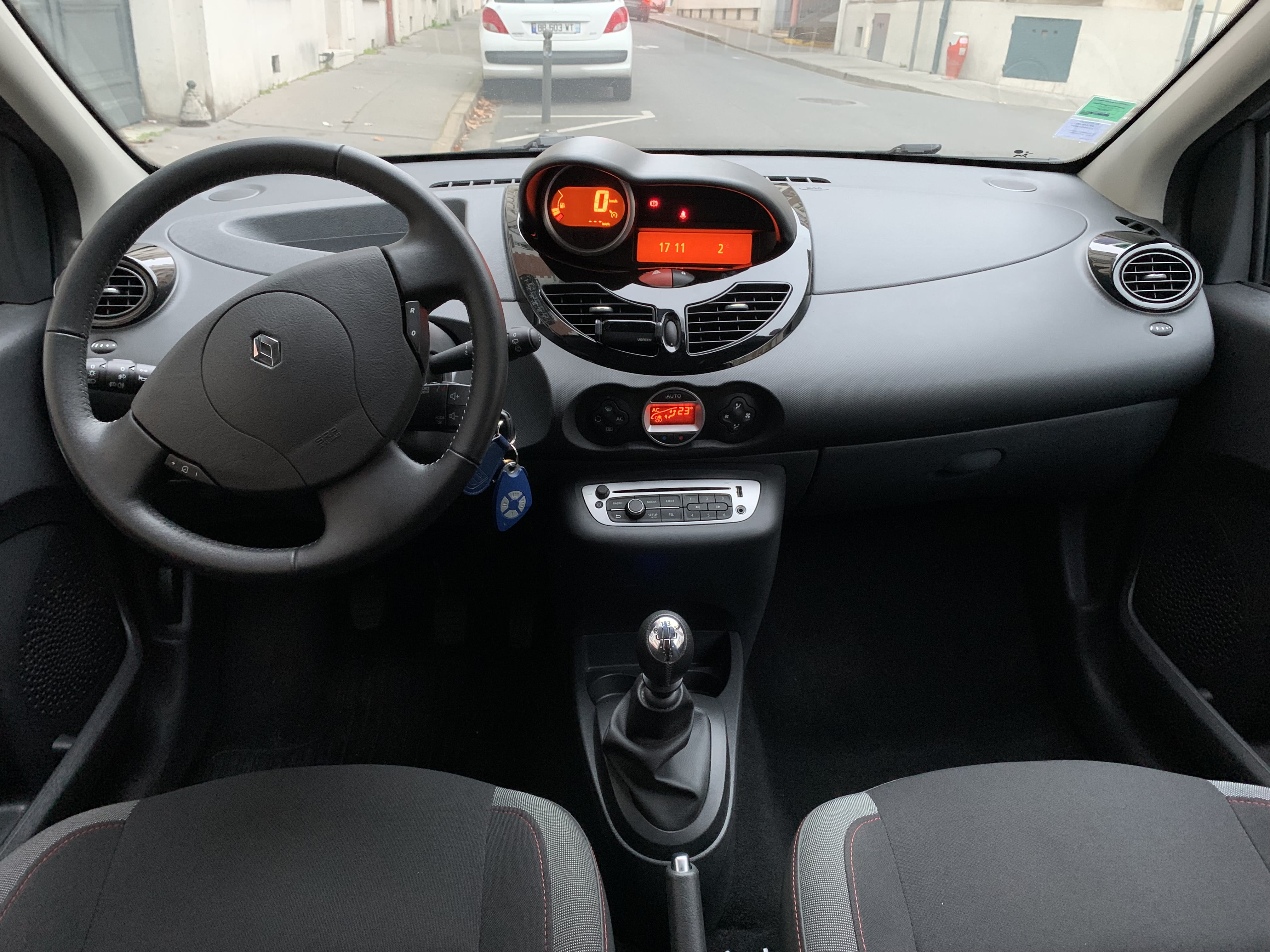 Renault Twingo II 1.2 16V 75cv avec Accessible fauteuil roulant