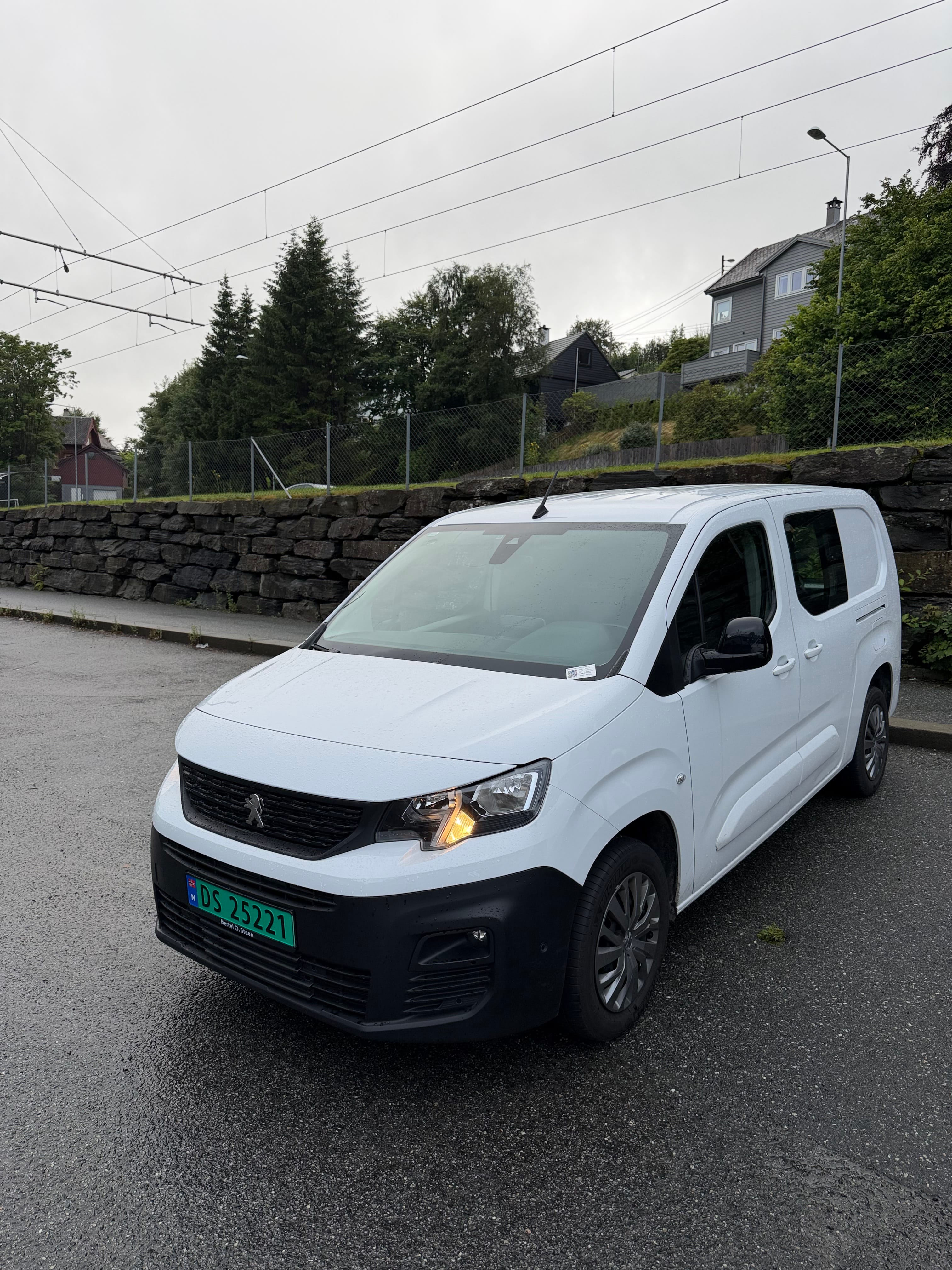 Peugeot Partner Varebil, 2023, Diesel, automatisk