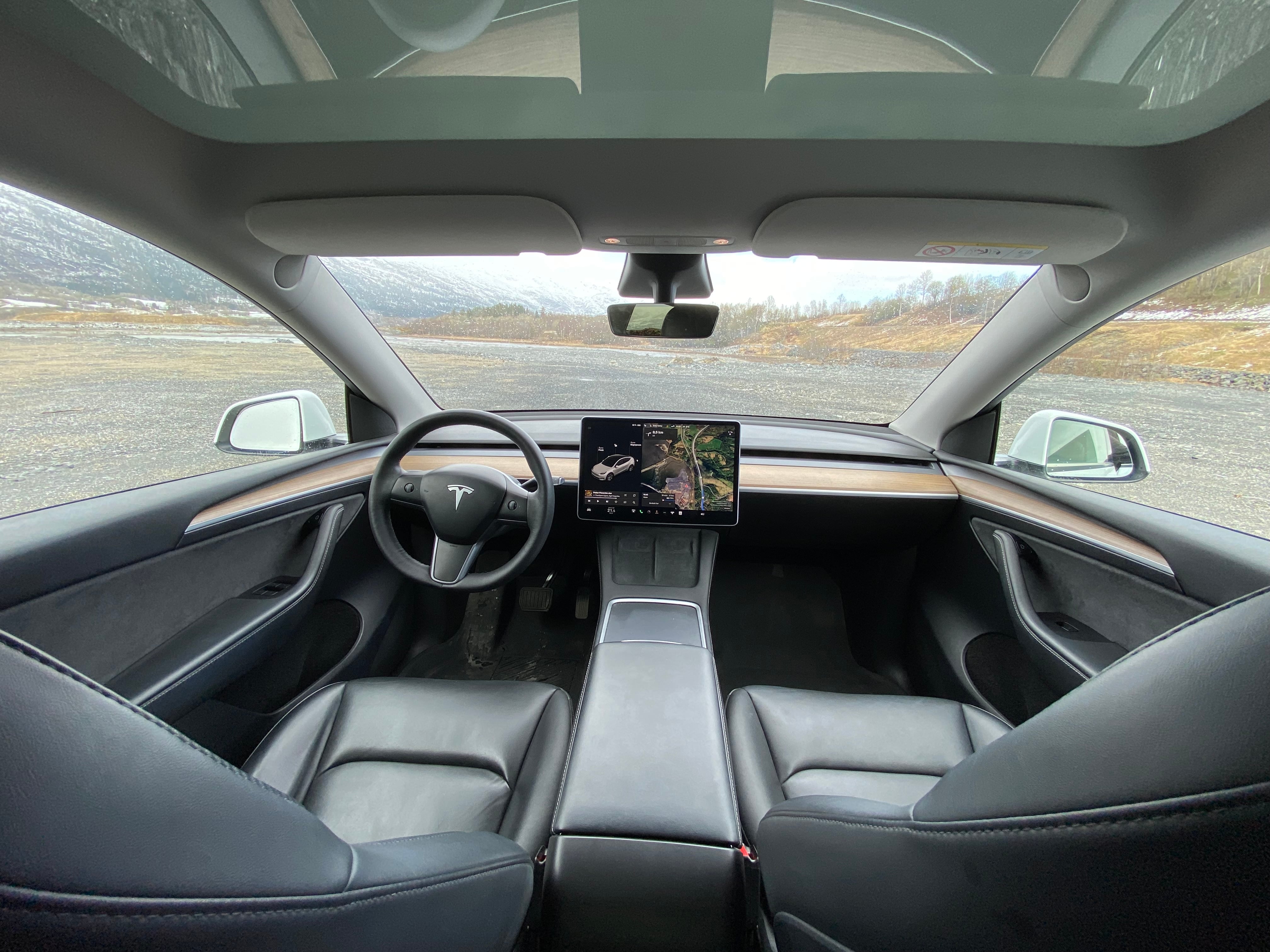 Tesla Model Y Long Range med GPS