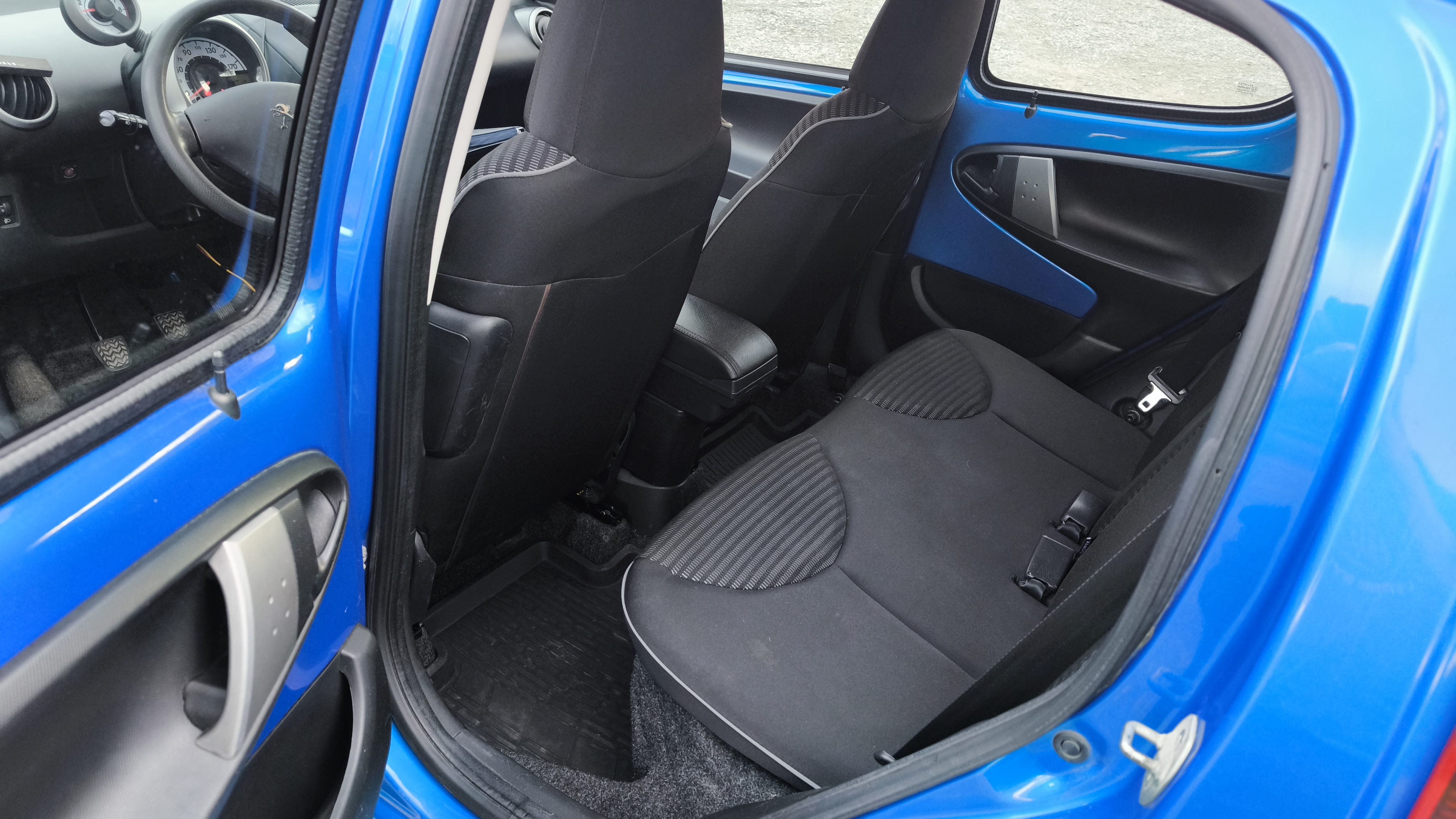 Peugeot 107 1.0 med USB ladeuttak