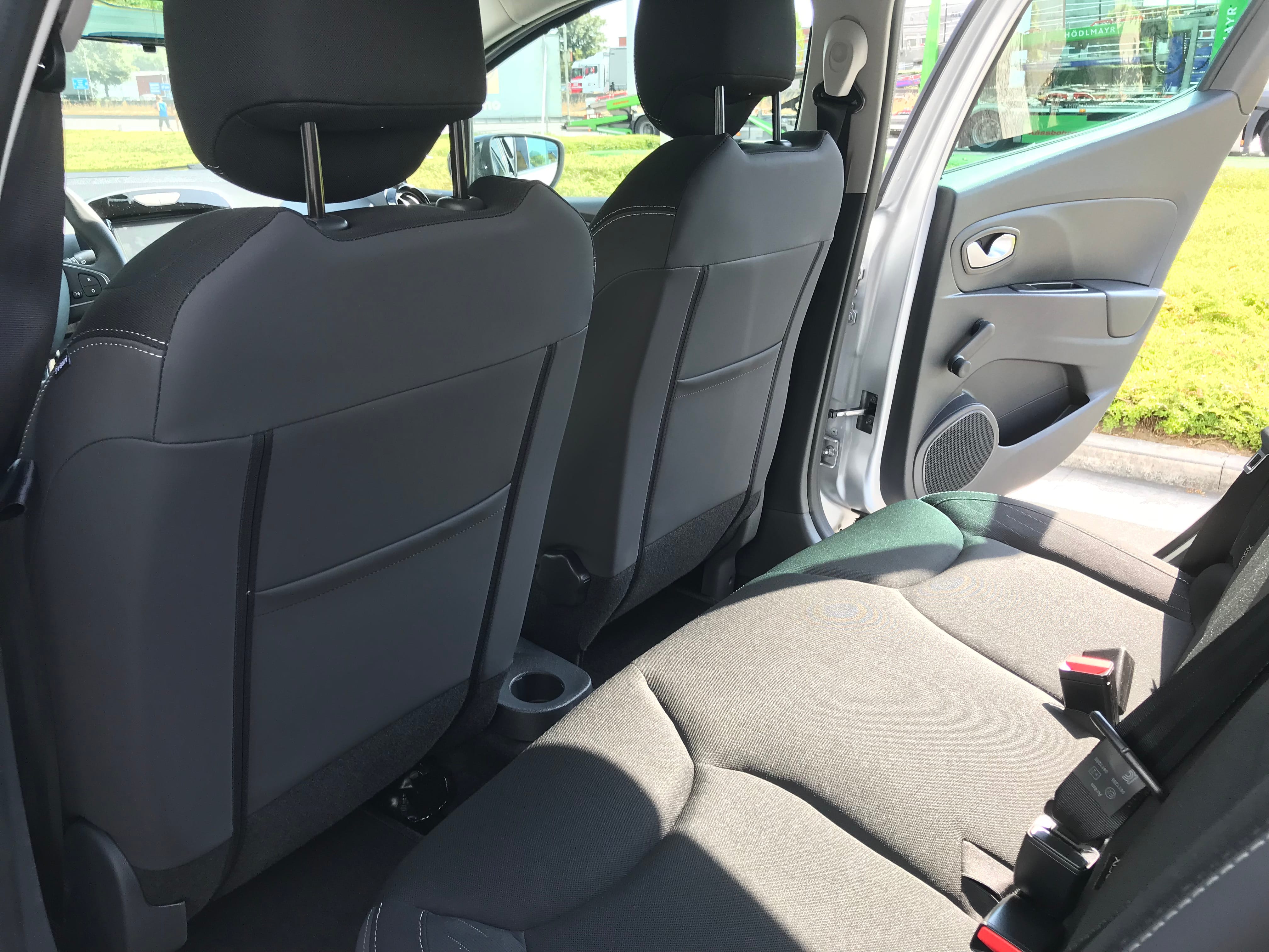 Renault Clio Parking Bruxelles - Gare du Midi avec Audio Bluetooth