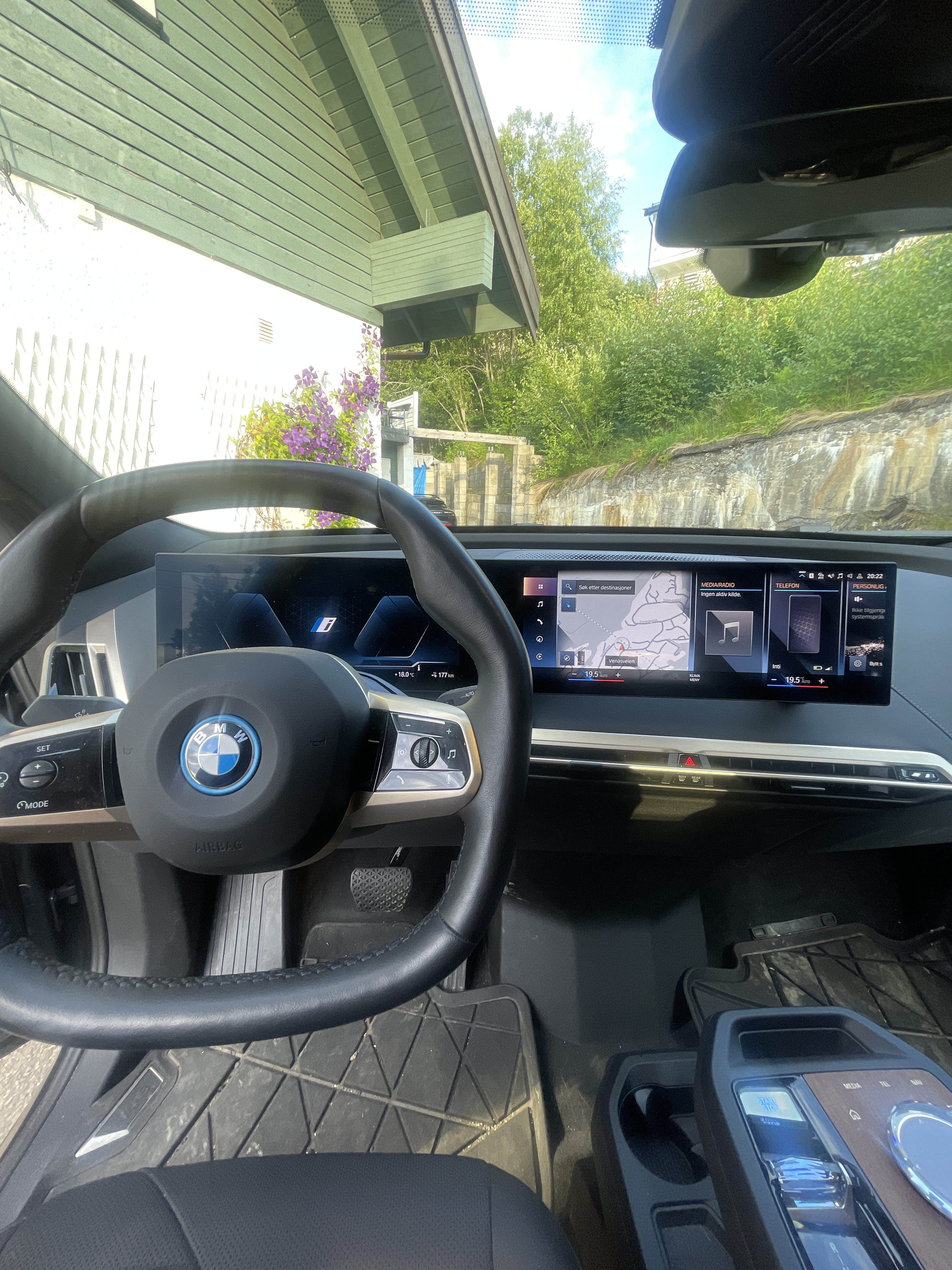 BMW iX xDrive40 mit Tempomat