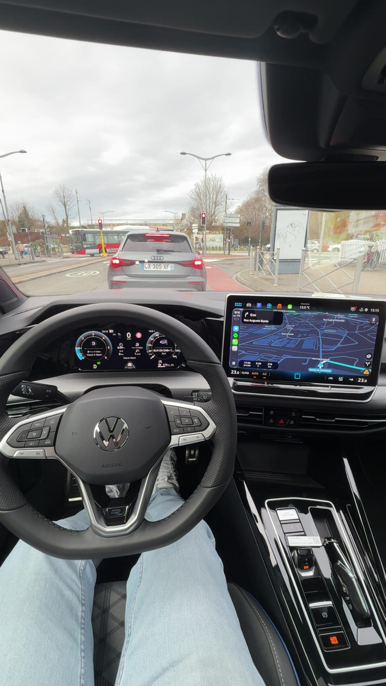 Volkswagen Golf R-Line avec GPS