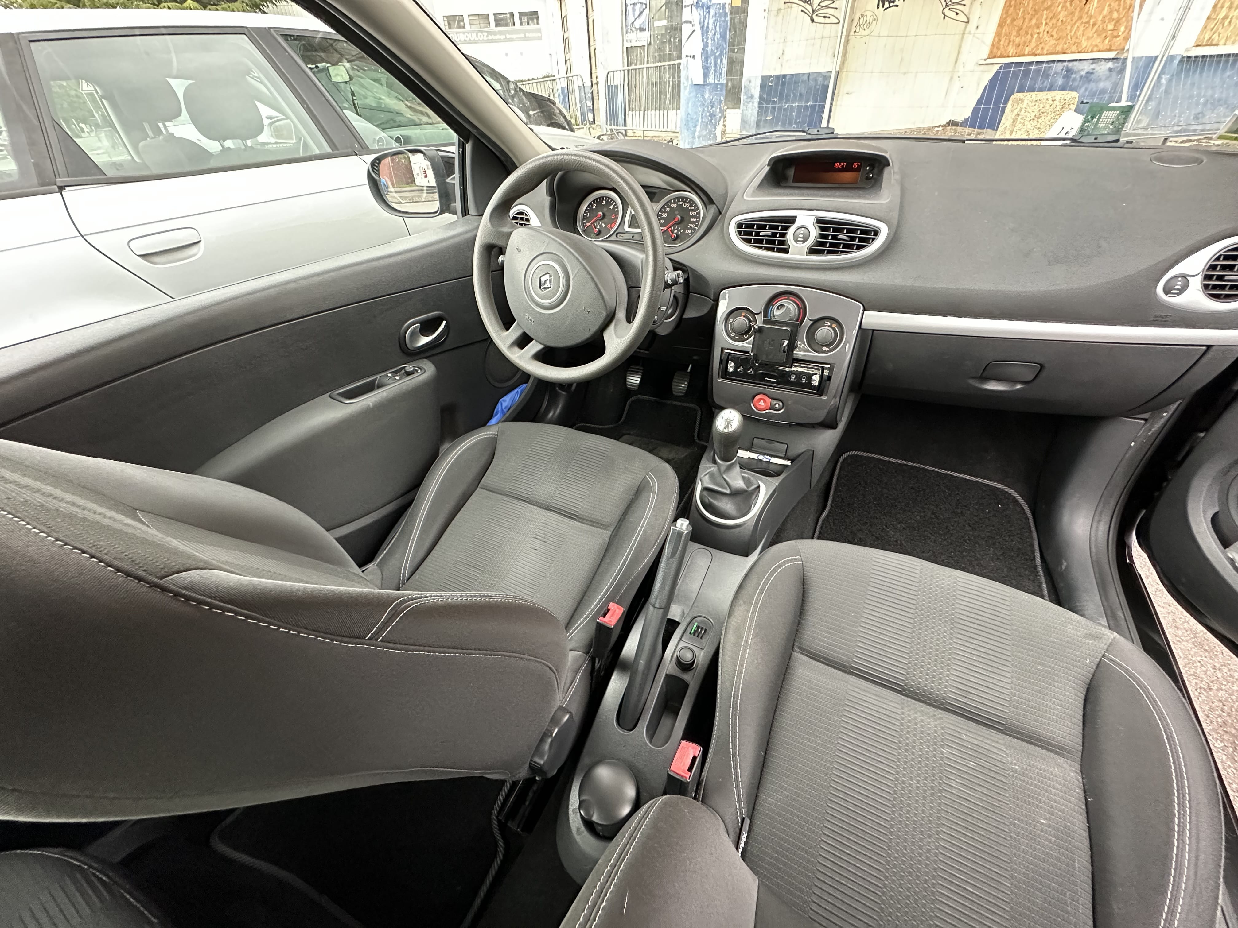 Renault Clio avec Entrée audio / iPod
