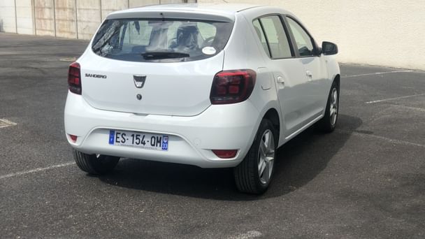 Dacia Sandero Louez la Dacia Sandero – Spacieuse, Confortable et Économique !