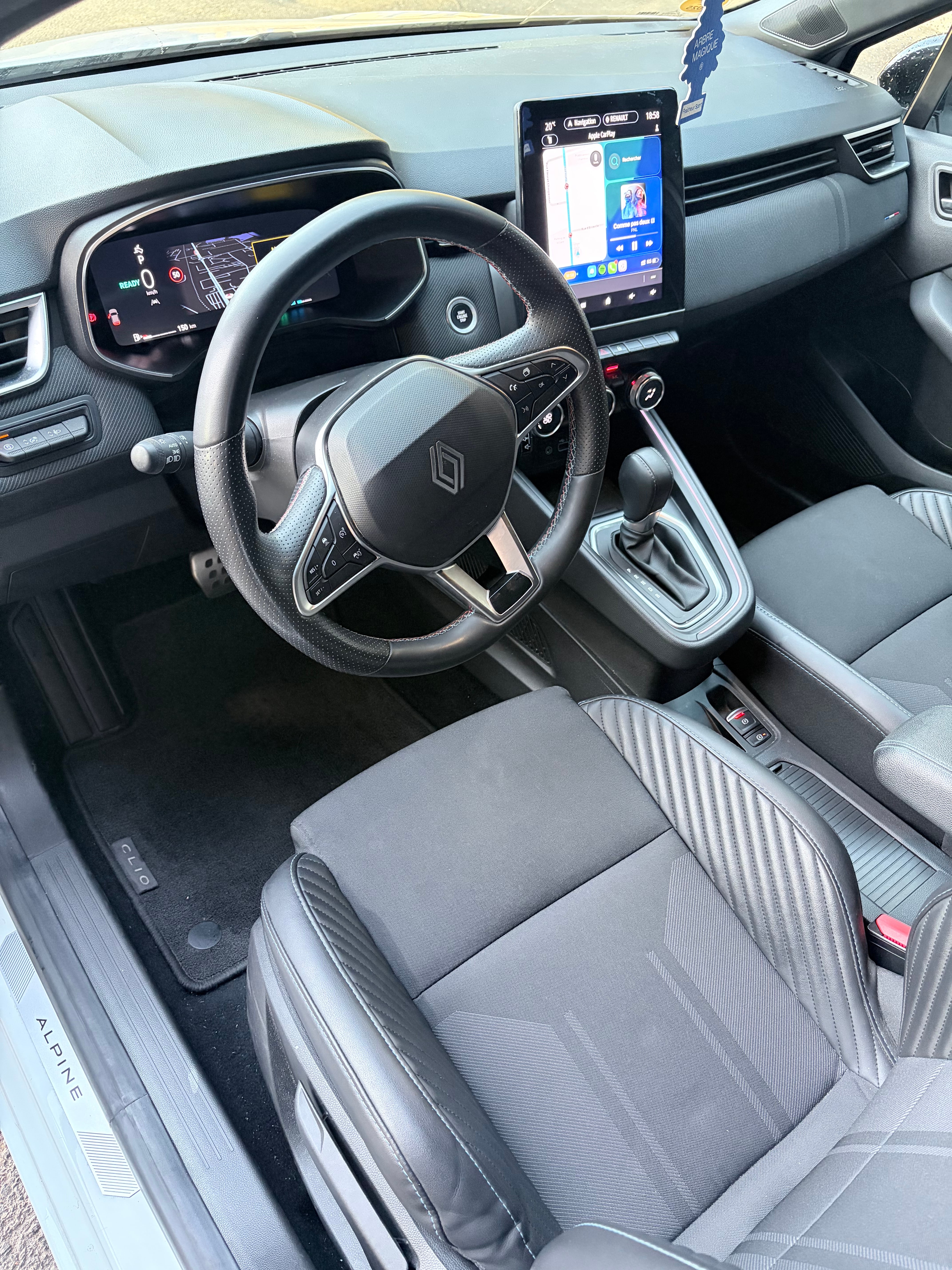 Renault Clio E-tech avec GPS