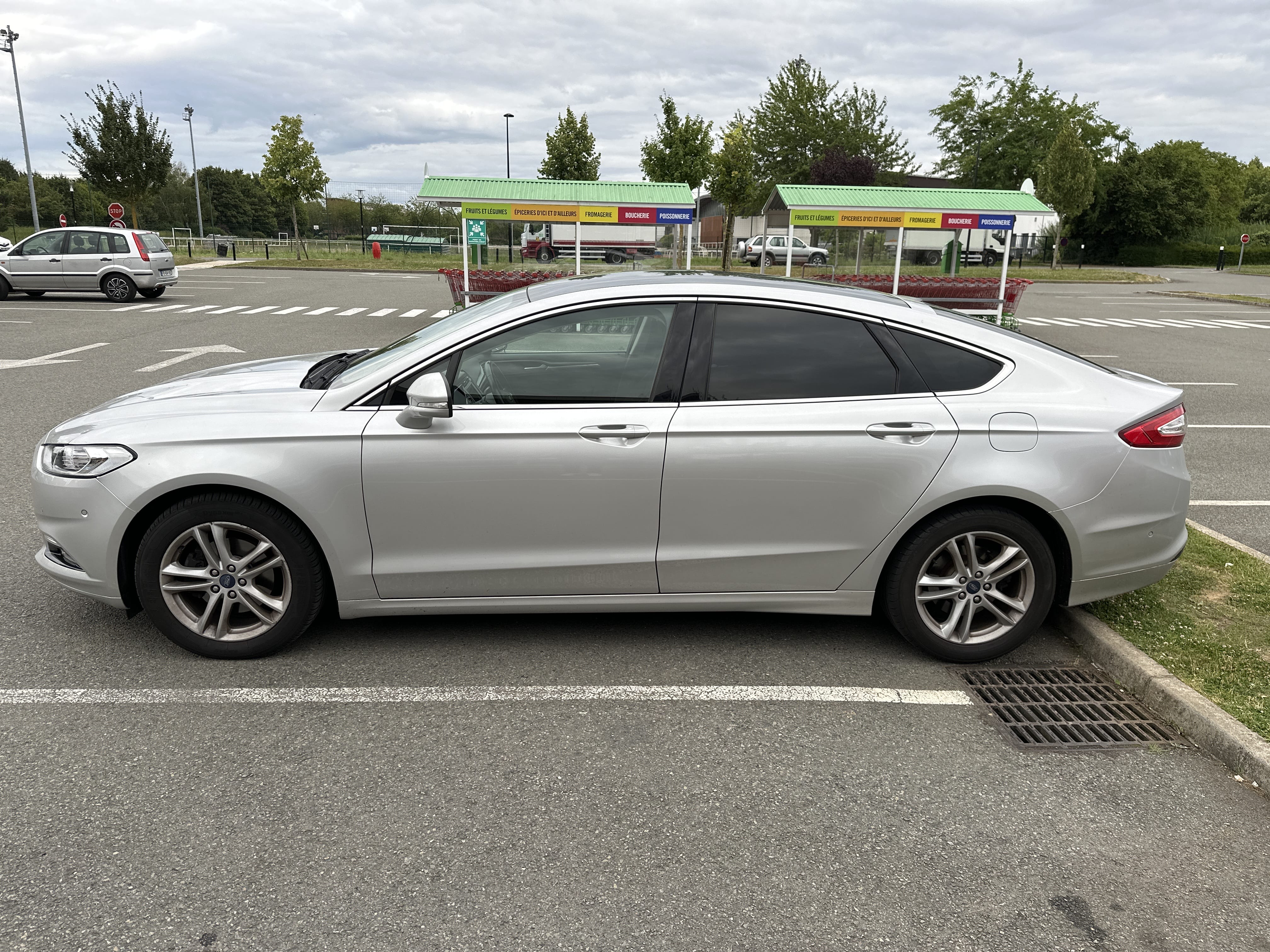 Ford Mondeo avec Climatisation