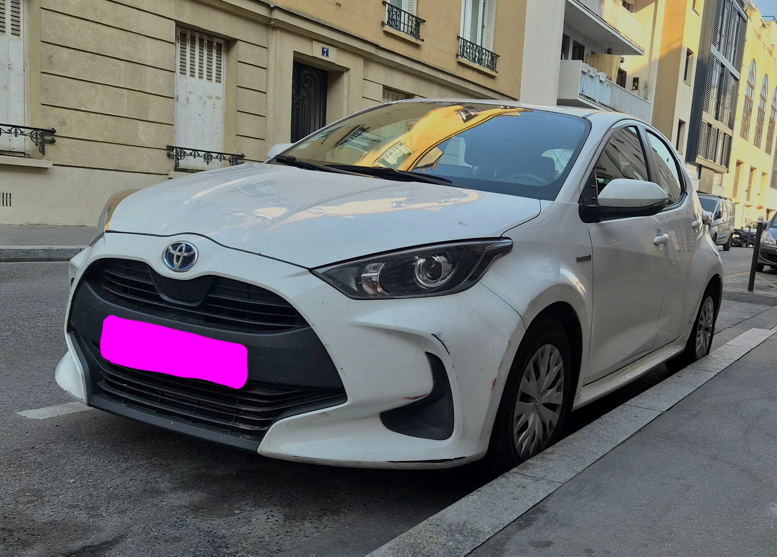 Toyota Yaris Hybride (FY662) (Clim, Bluetooth, connectivité smartphone, ...) #, 2021, Essence 98 / Électrique (hybride), automatique