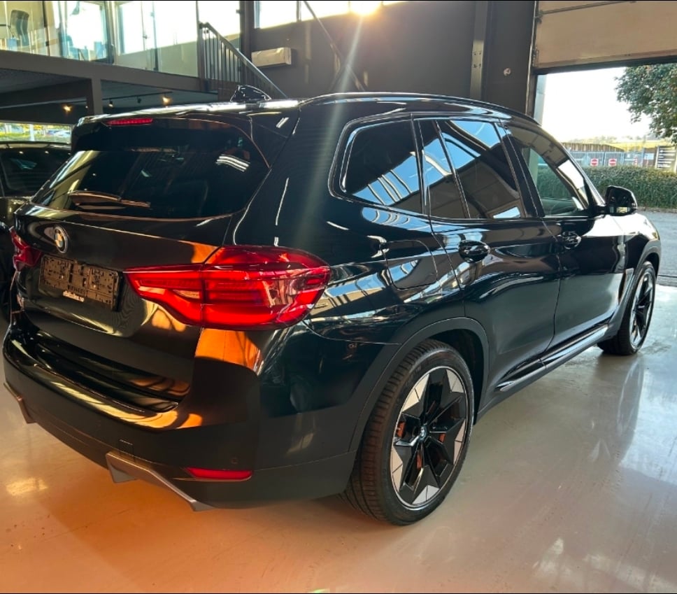 BMW ix3 med Aircondition