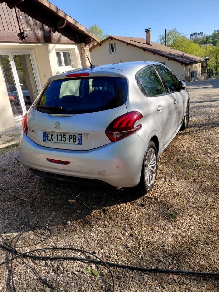 Peugeot 208 avec Climatisation