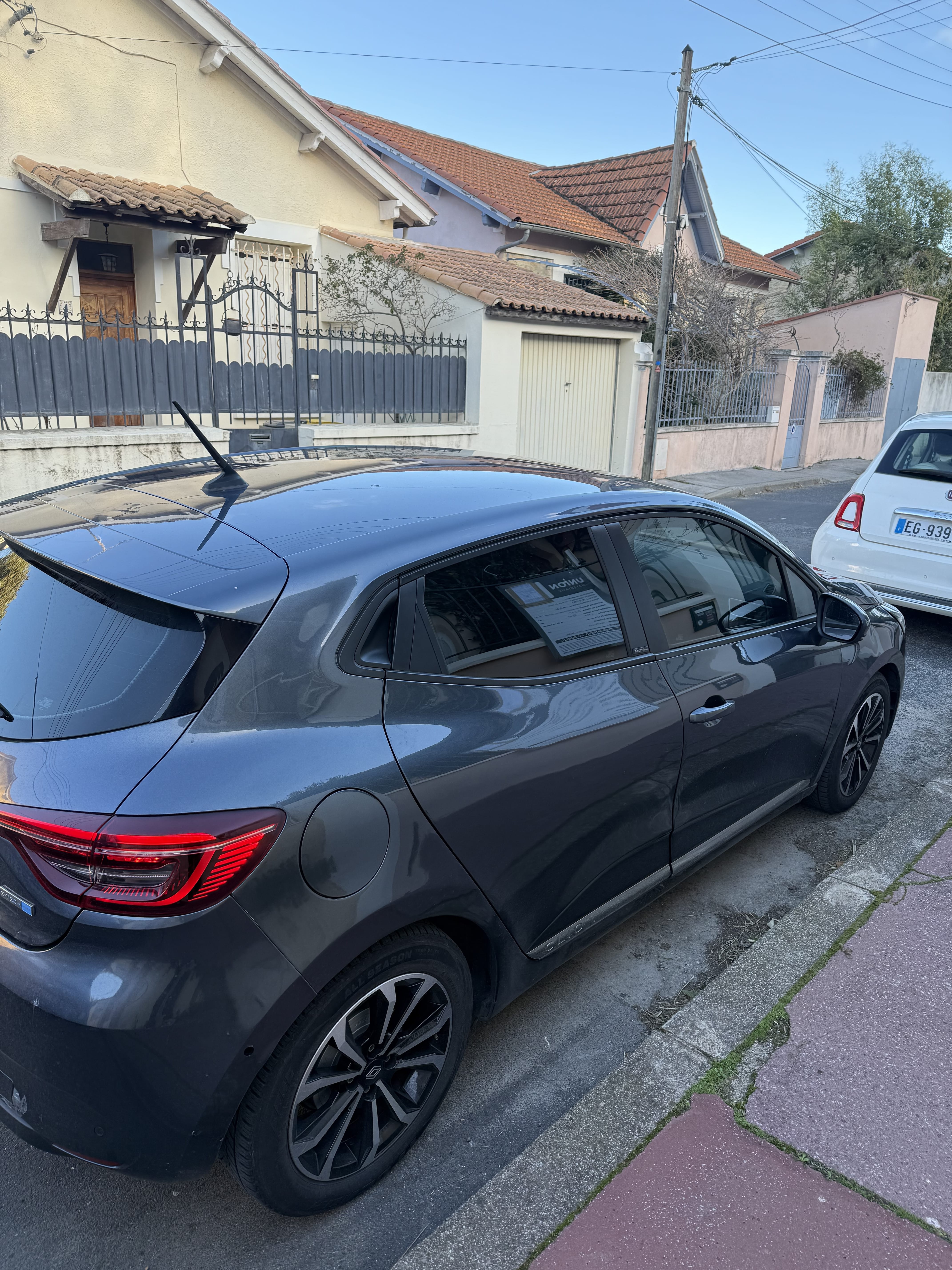 Renault Clio E-tech avec GPS
