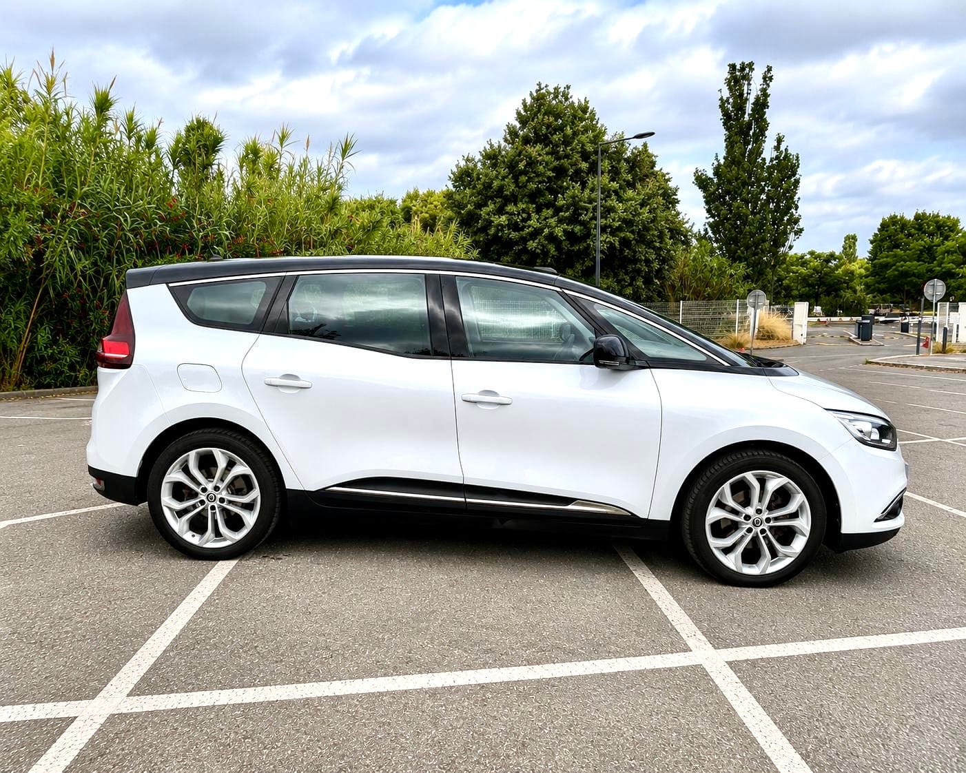 Renault Scenic 1.3 tce with Air conditioning