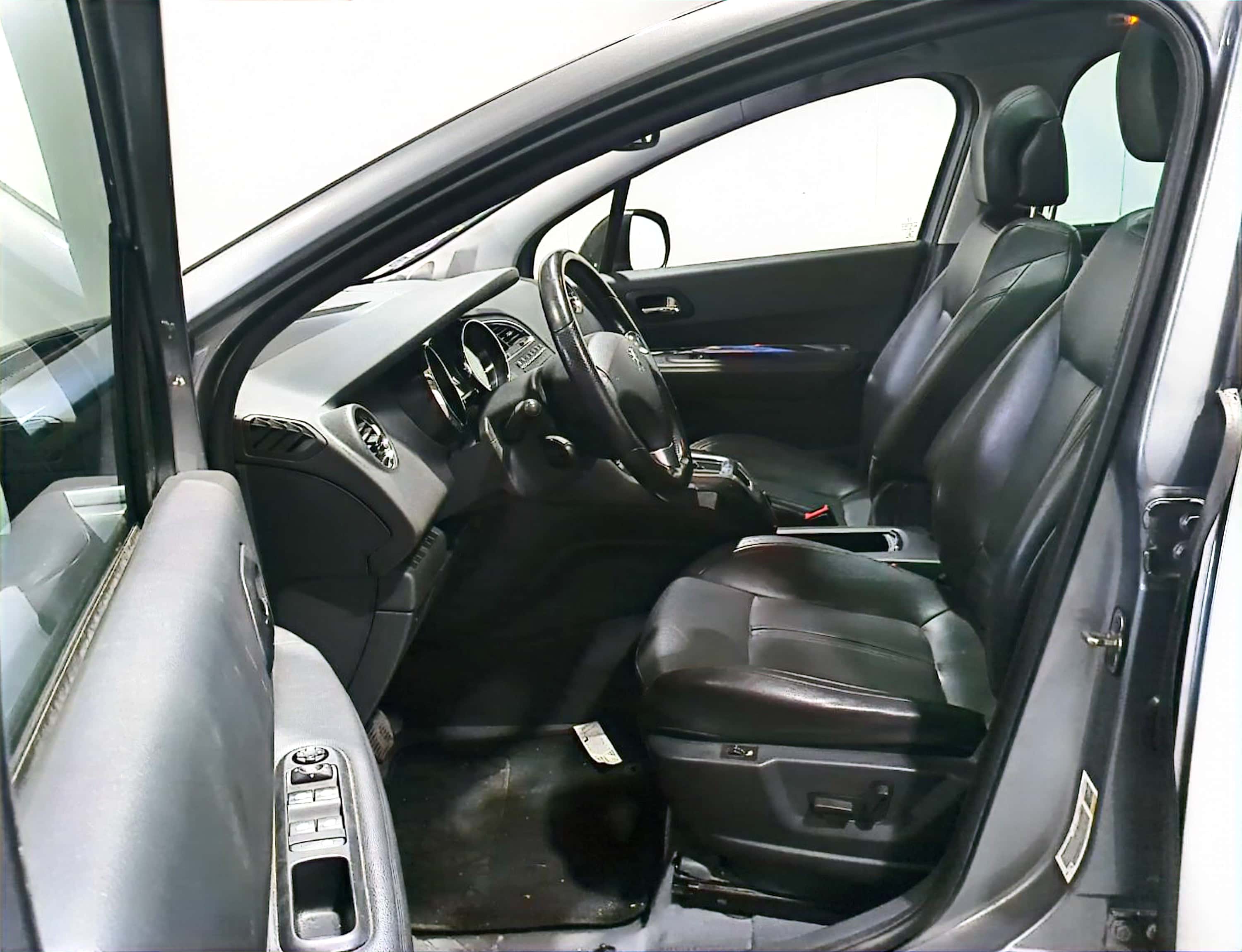 Peugeot 5008 avec GPS