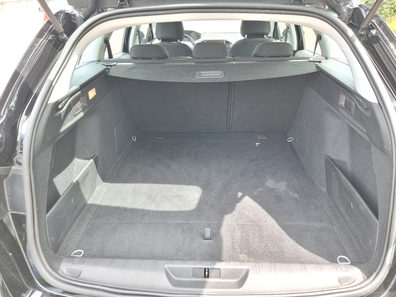 Peugeot 308 SW 1,5 hdi 130ch, proche gare Montelimar avec Audio Bluetooth