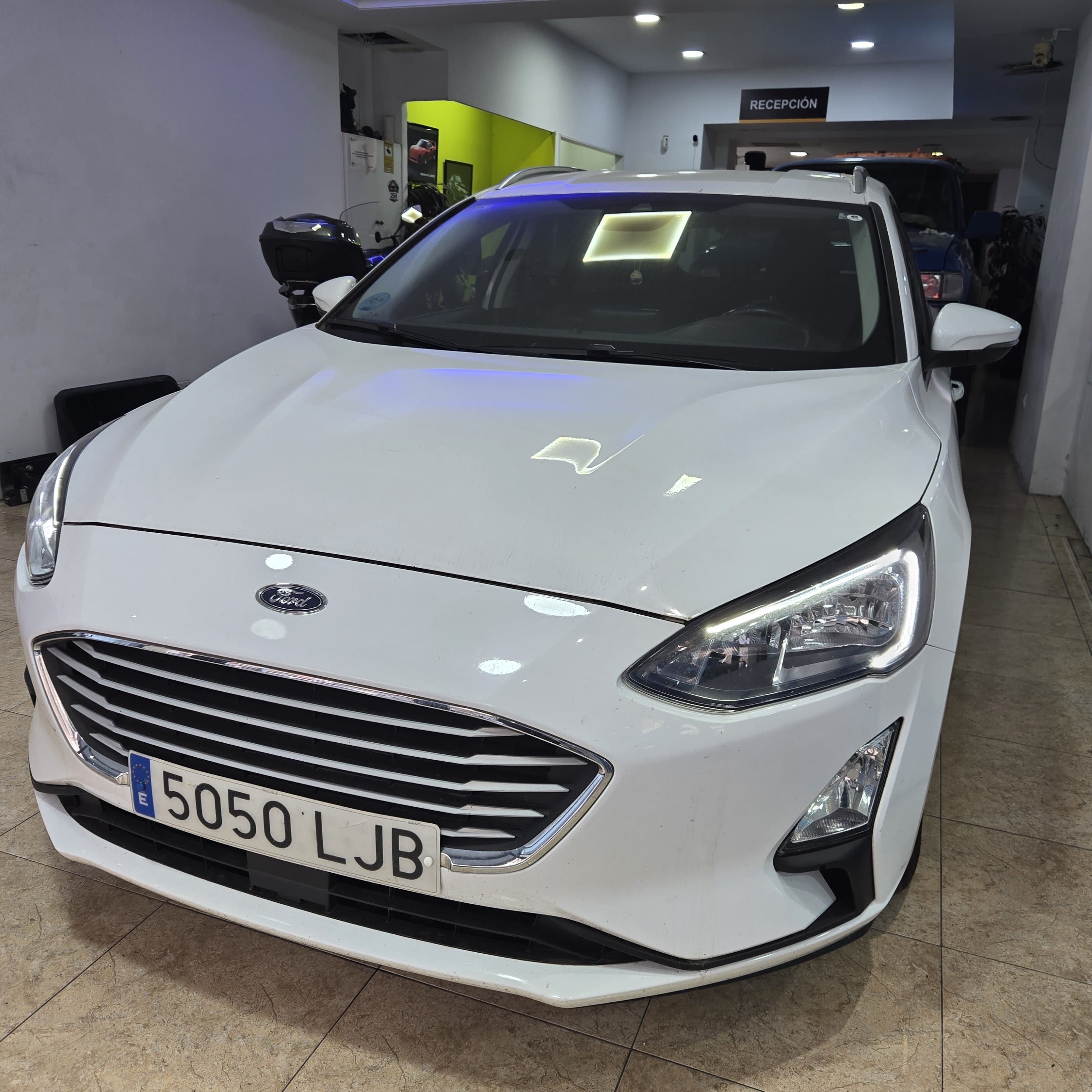 Ford Focus Sw familiar con Cadenas para la nieve