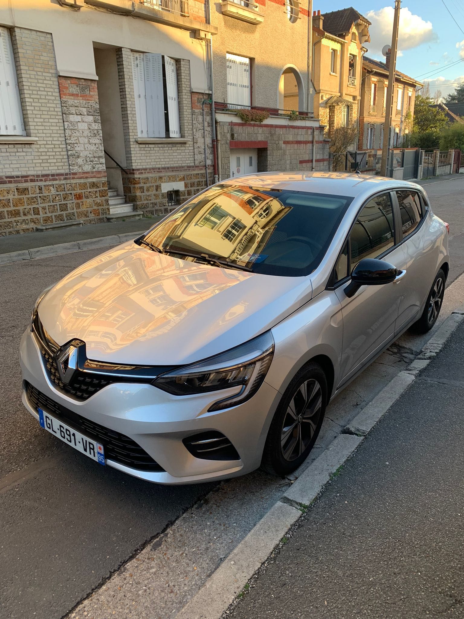 Renault Clio V Full options, 2023, Essence 95, automatique
