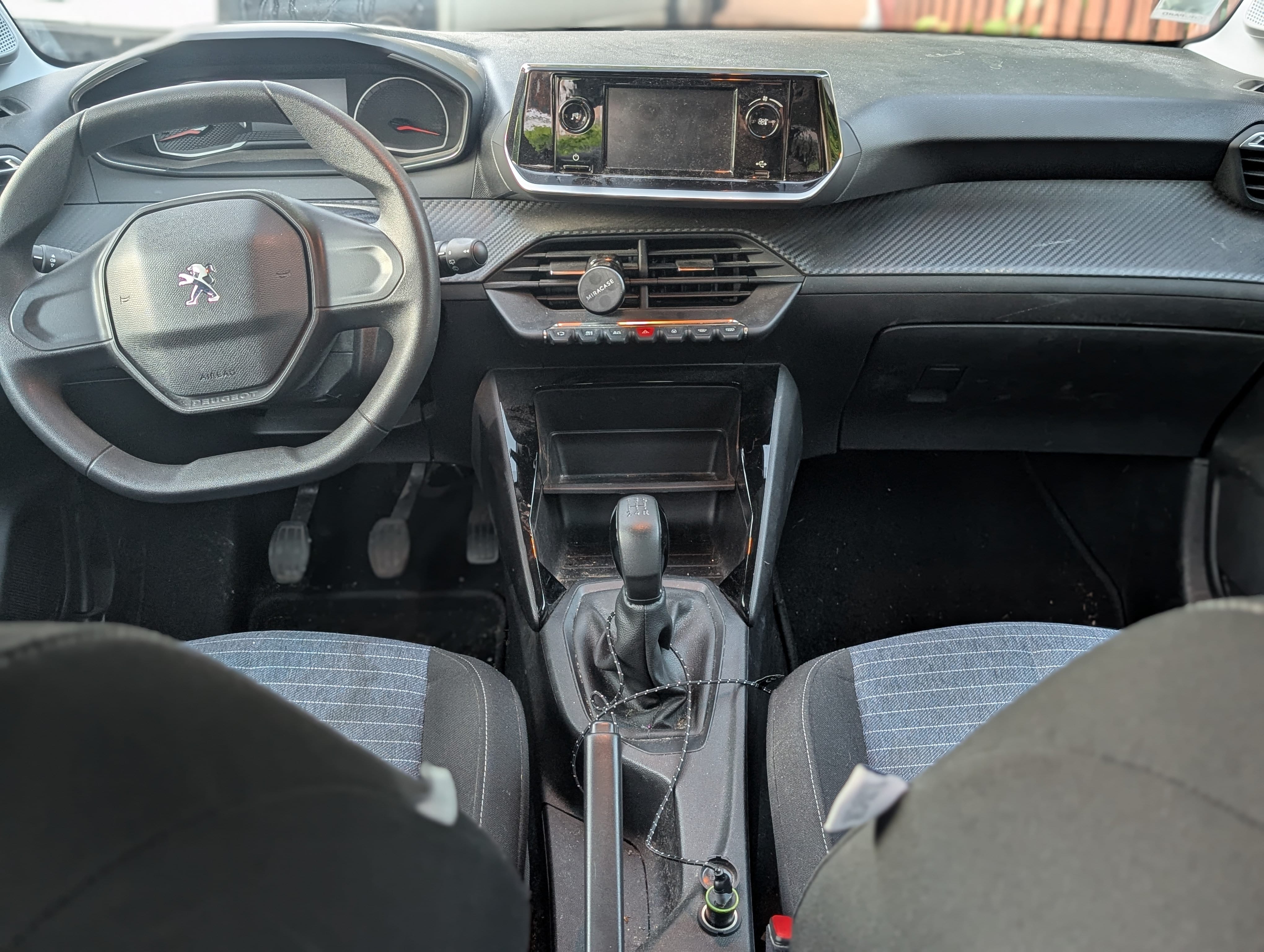 Peugeot 208 avec Siège bébé