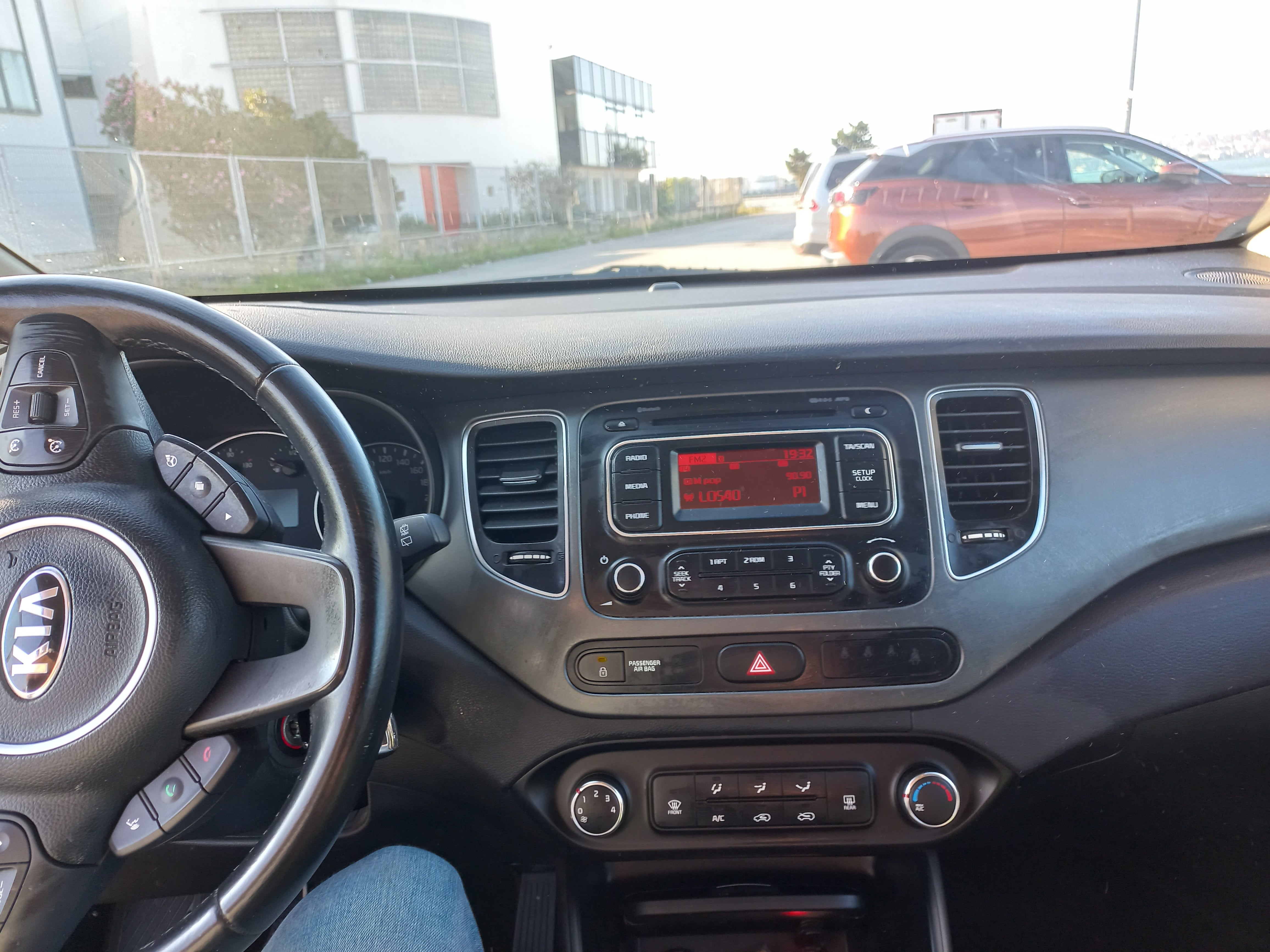 Kia Carens con Silla infantil