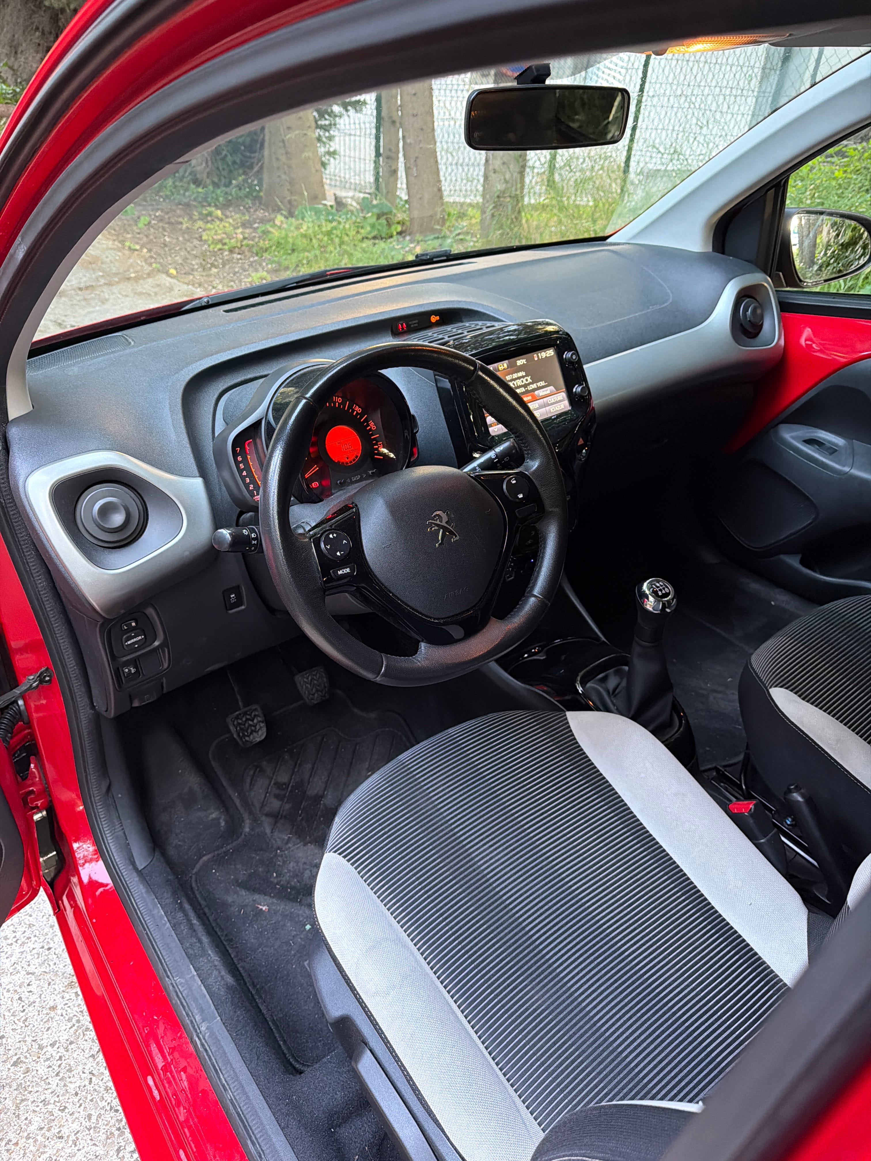Peugeot 108 avec GPS