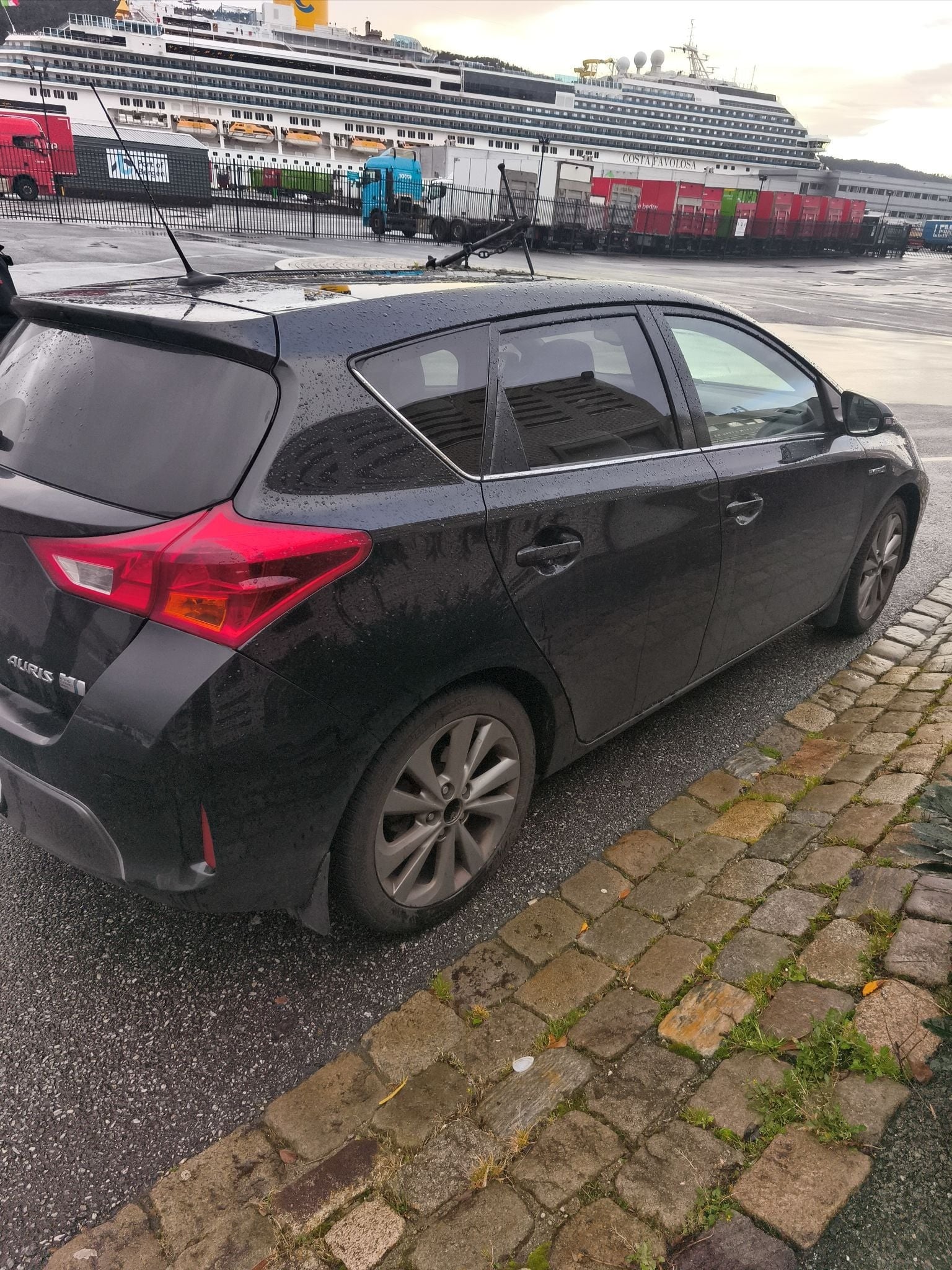 Toyota Auris Hybrid med Aircondition