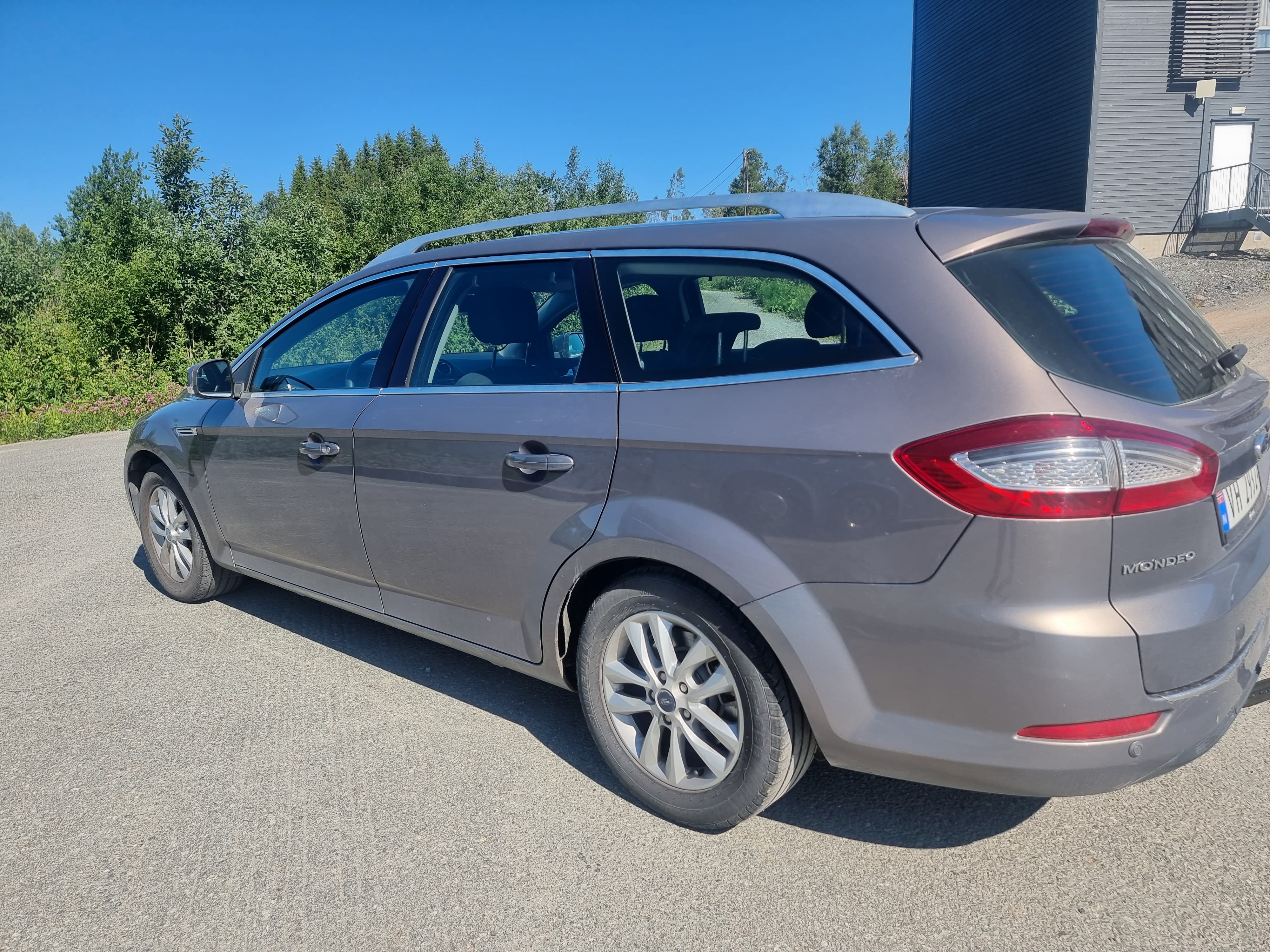 Ford Mondeo SW med Vinterdekk