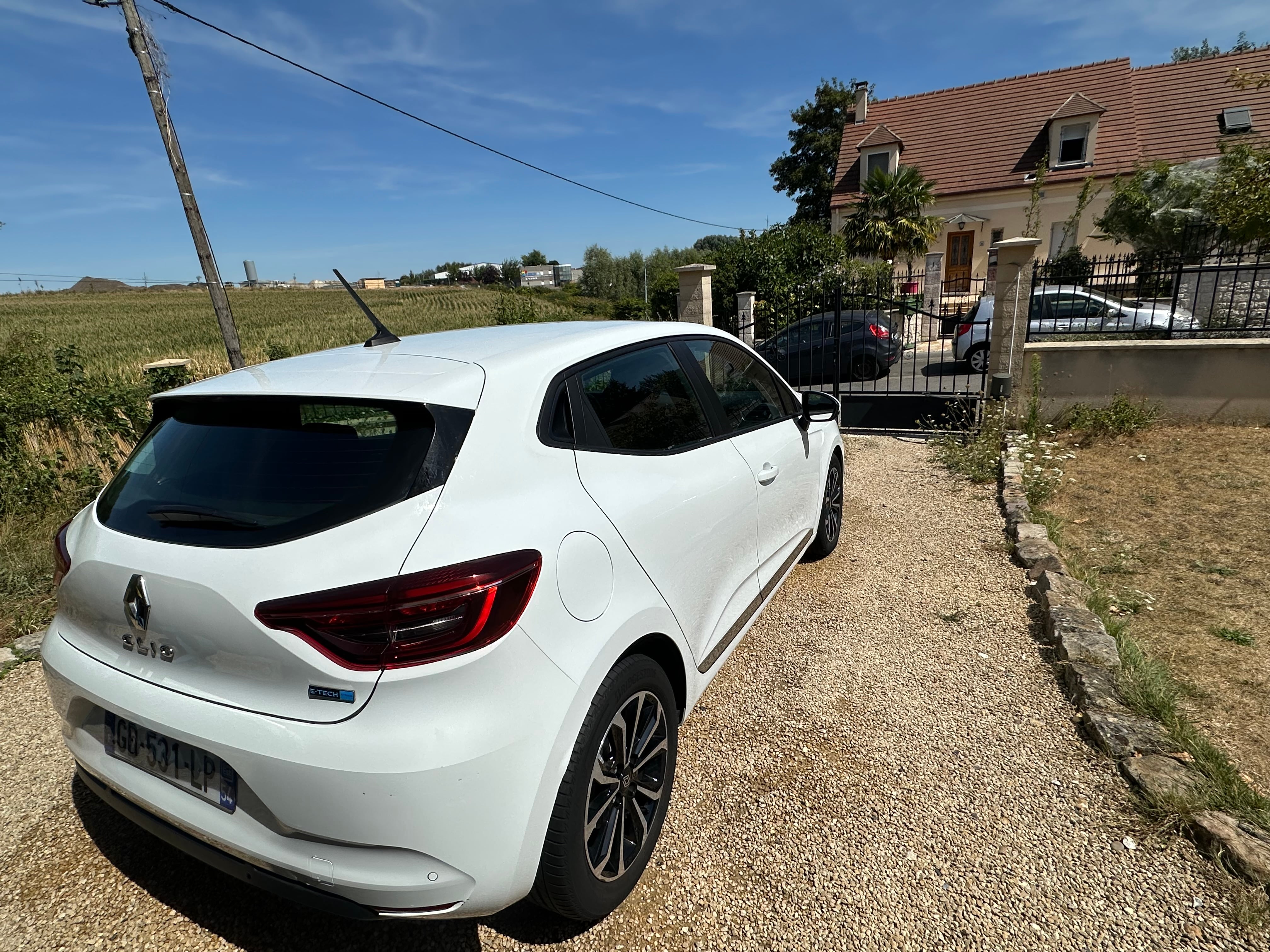 Renault Clio E-tech, 2021, Essence 95 / Électrique (hybride), automatique