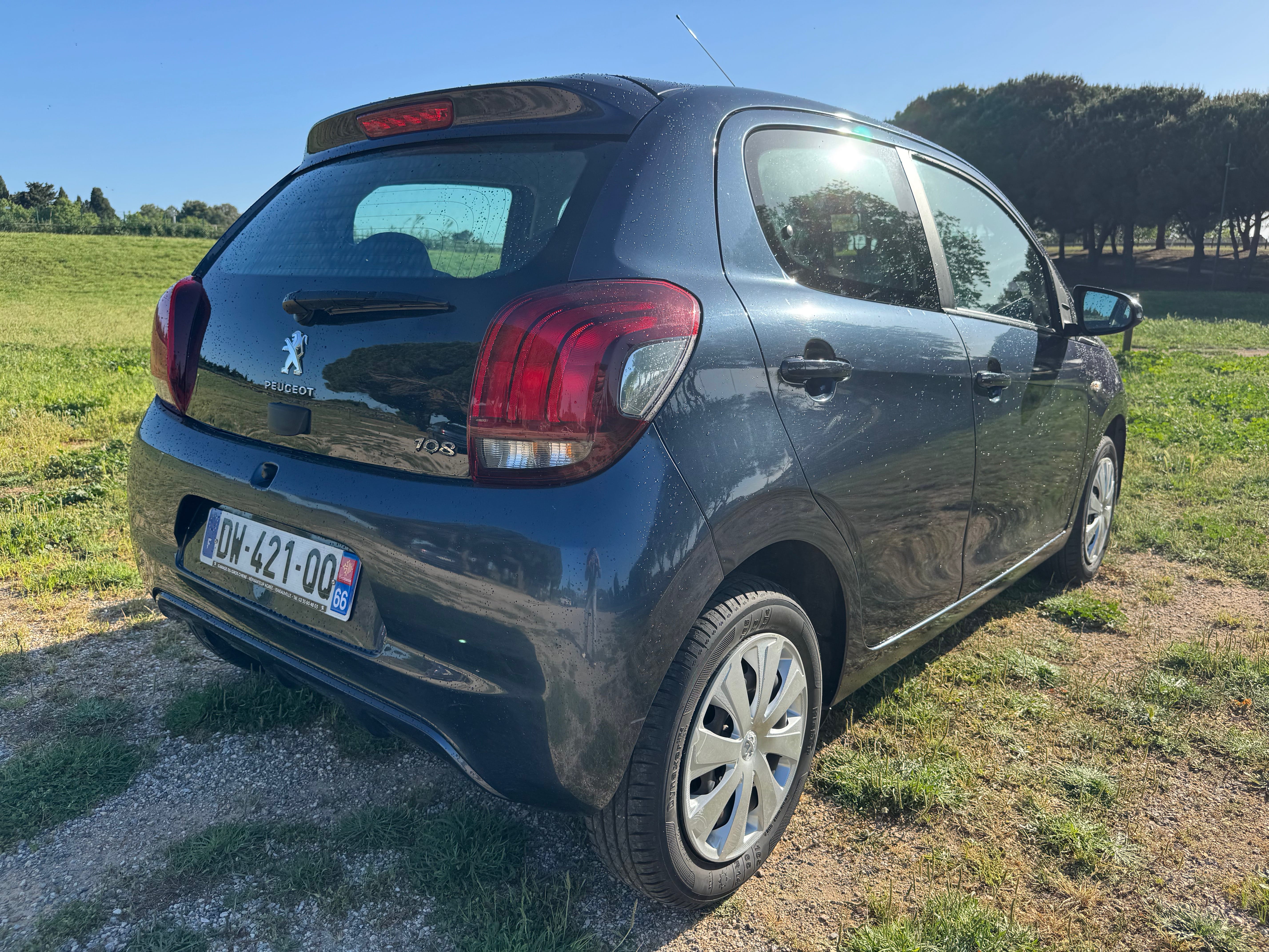 Peugeot 108 CARPLAY & ANDROID AUTO - CLIMATISATION - BLUETOOTH - 5 PORTES avec GPS