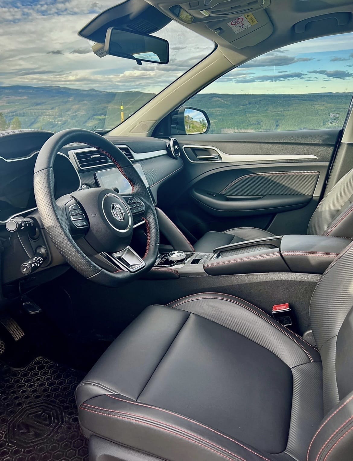 Mg ZS EV med Babysete