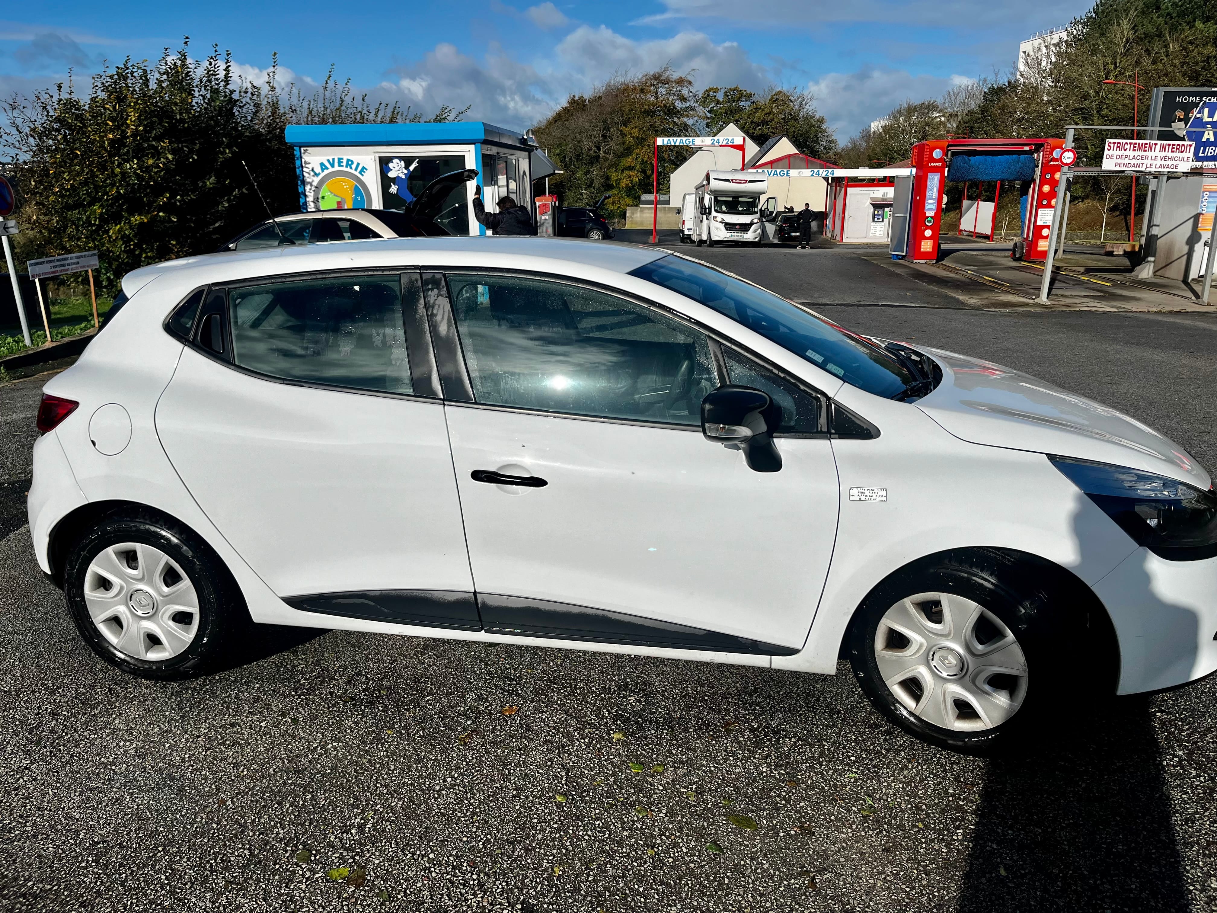 Renault Clio 1.5 dci 75cv 5 places avec Climatisation
