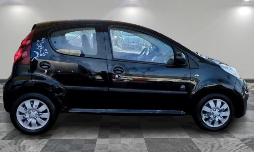Peugeot 107 avec Siège bébé