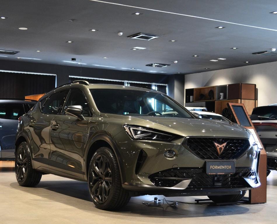 Cupra Formentor, 2023, Essence 98 / Électrique (hybride), automatique