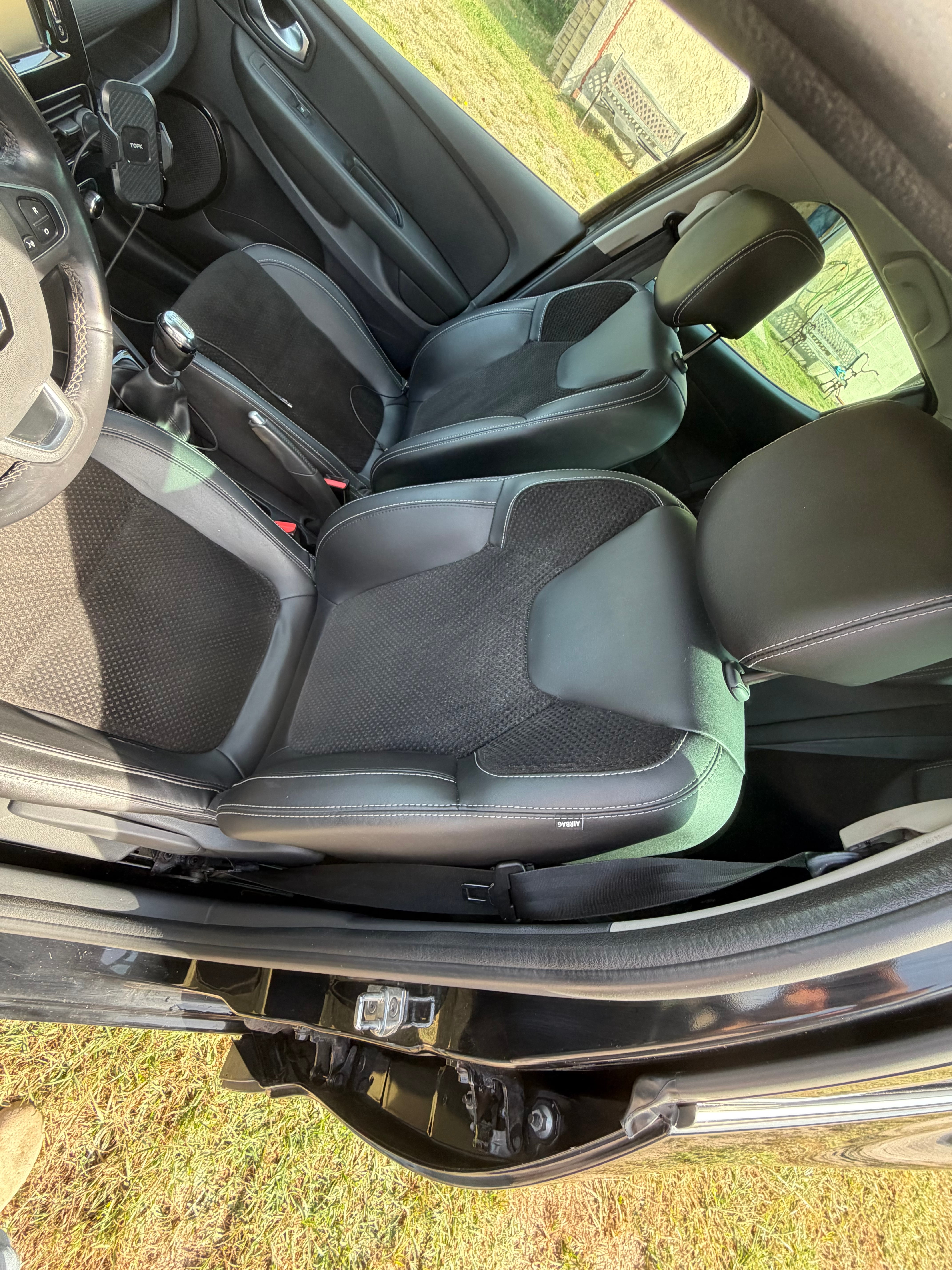 Renault Clio avec Siège bébé
