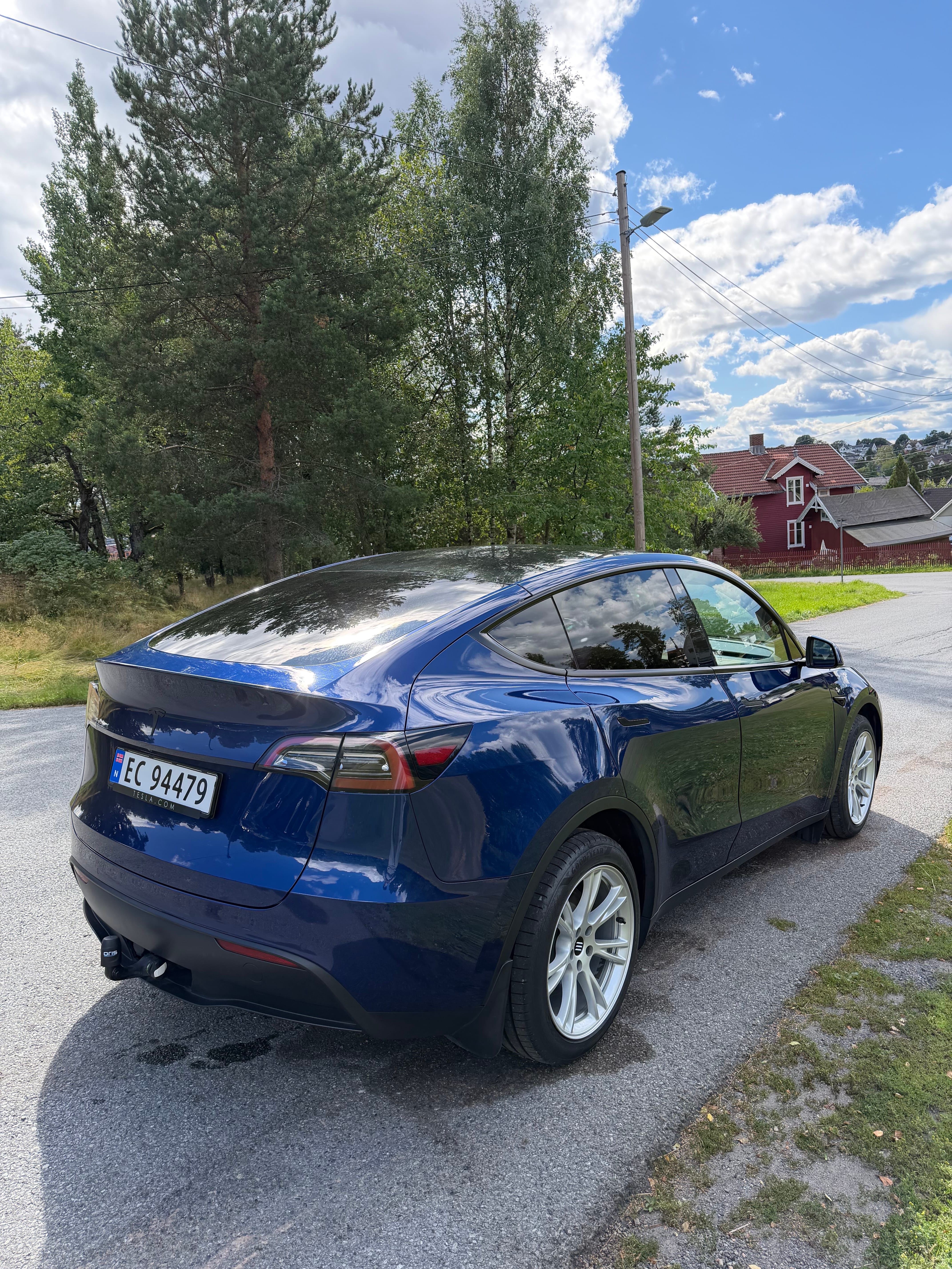 Tesla Model Y Long Range med Bluetooth audio