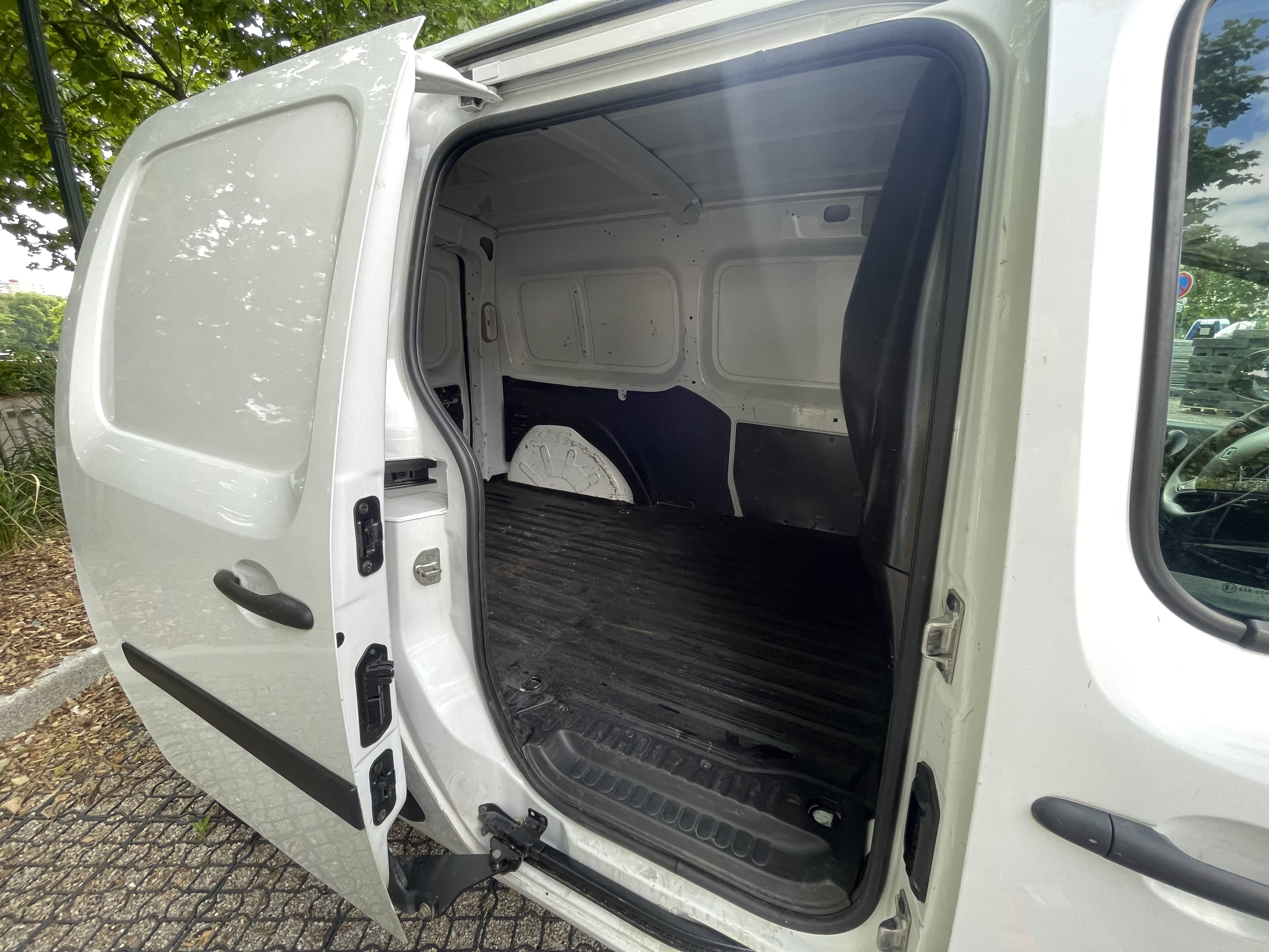 Renault Kangoo Fourgon  : MAXI (grand volume) avec Android Auto