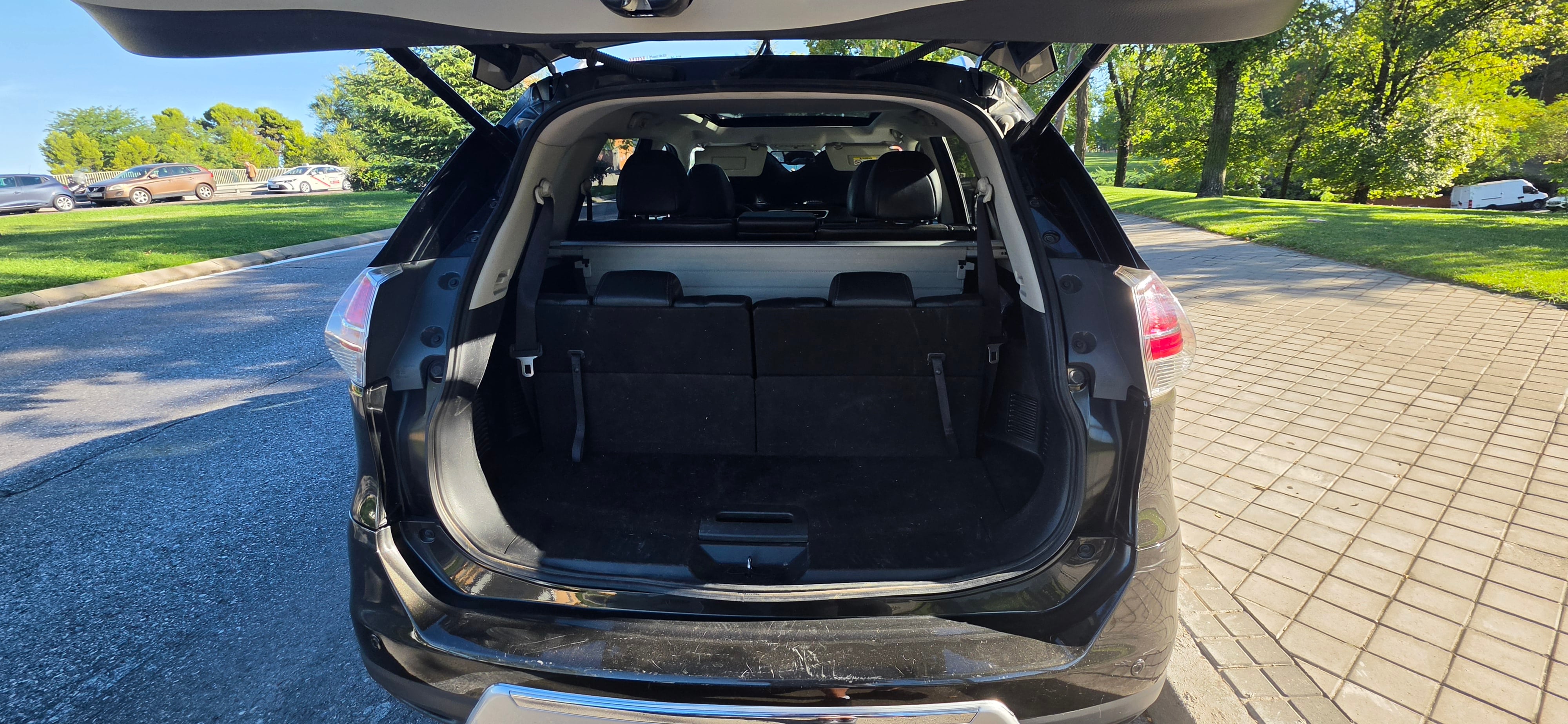 Nissan X-Trail with Backup camera