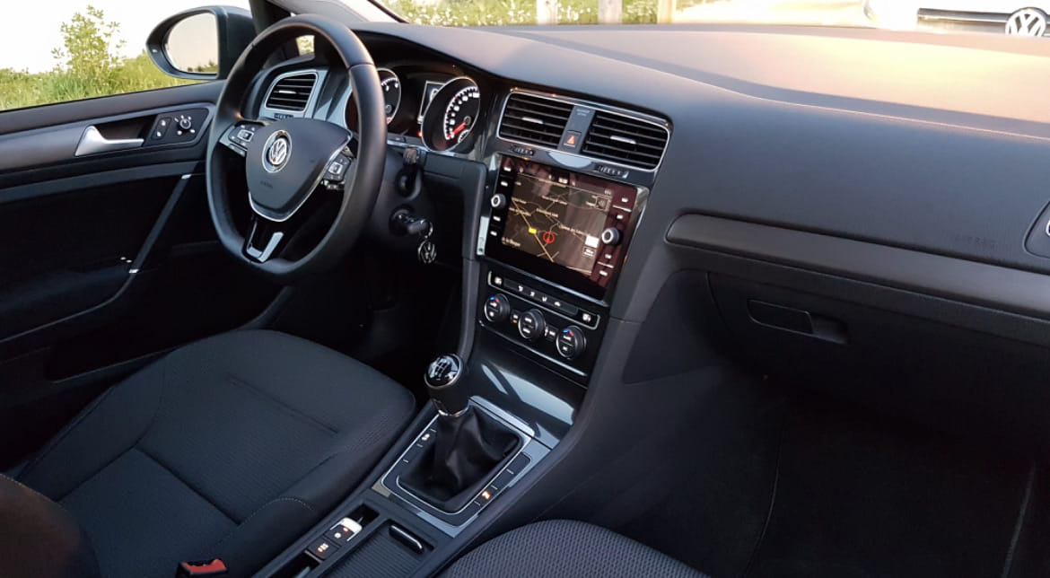 Volkswagen Golf with Cruise control