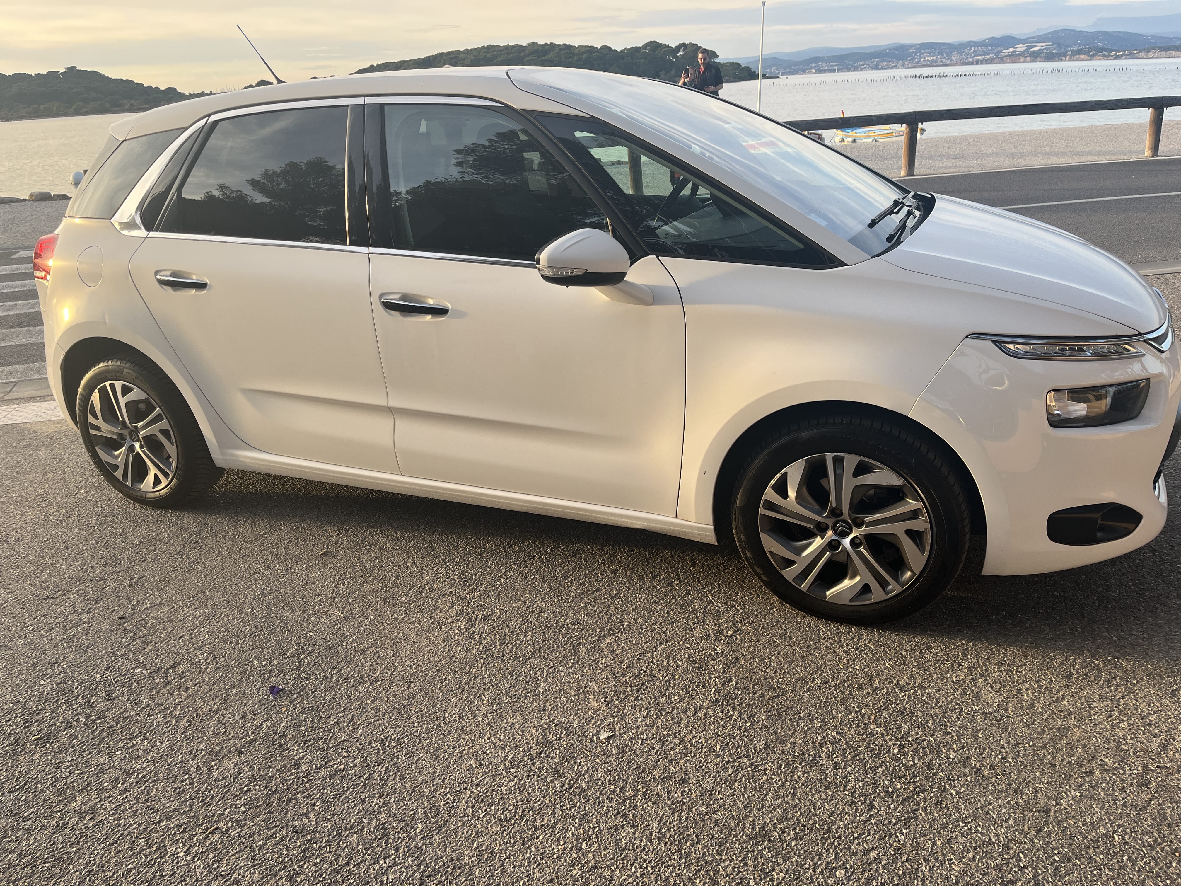Citroen C4 1.6 HDI 115 ch , puissance fiscale 7 CV avec Climatisation