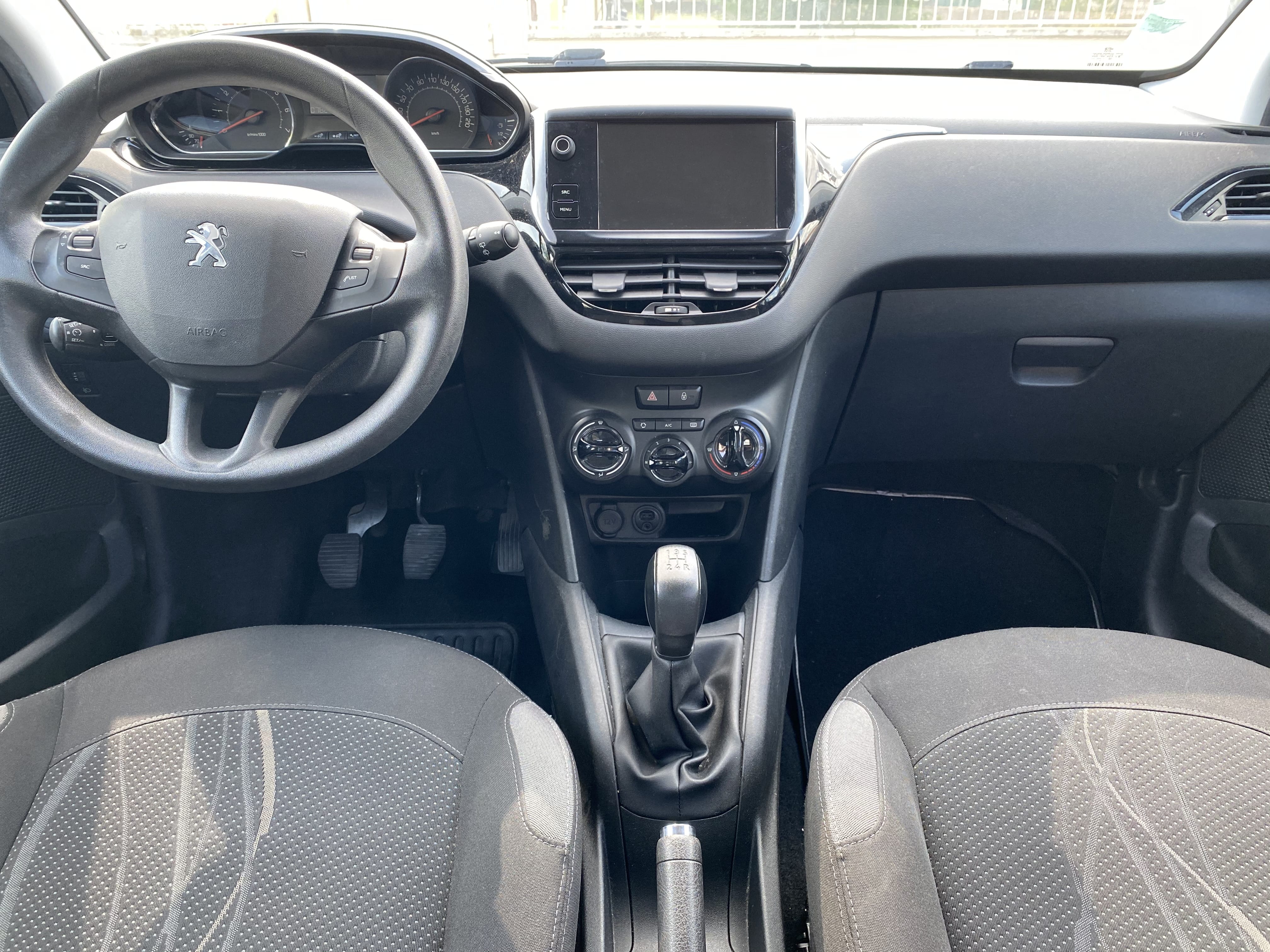 Peugeot 208 avec Entrée audio / iPod