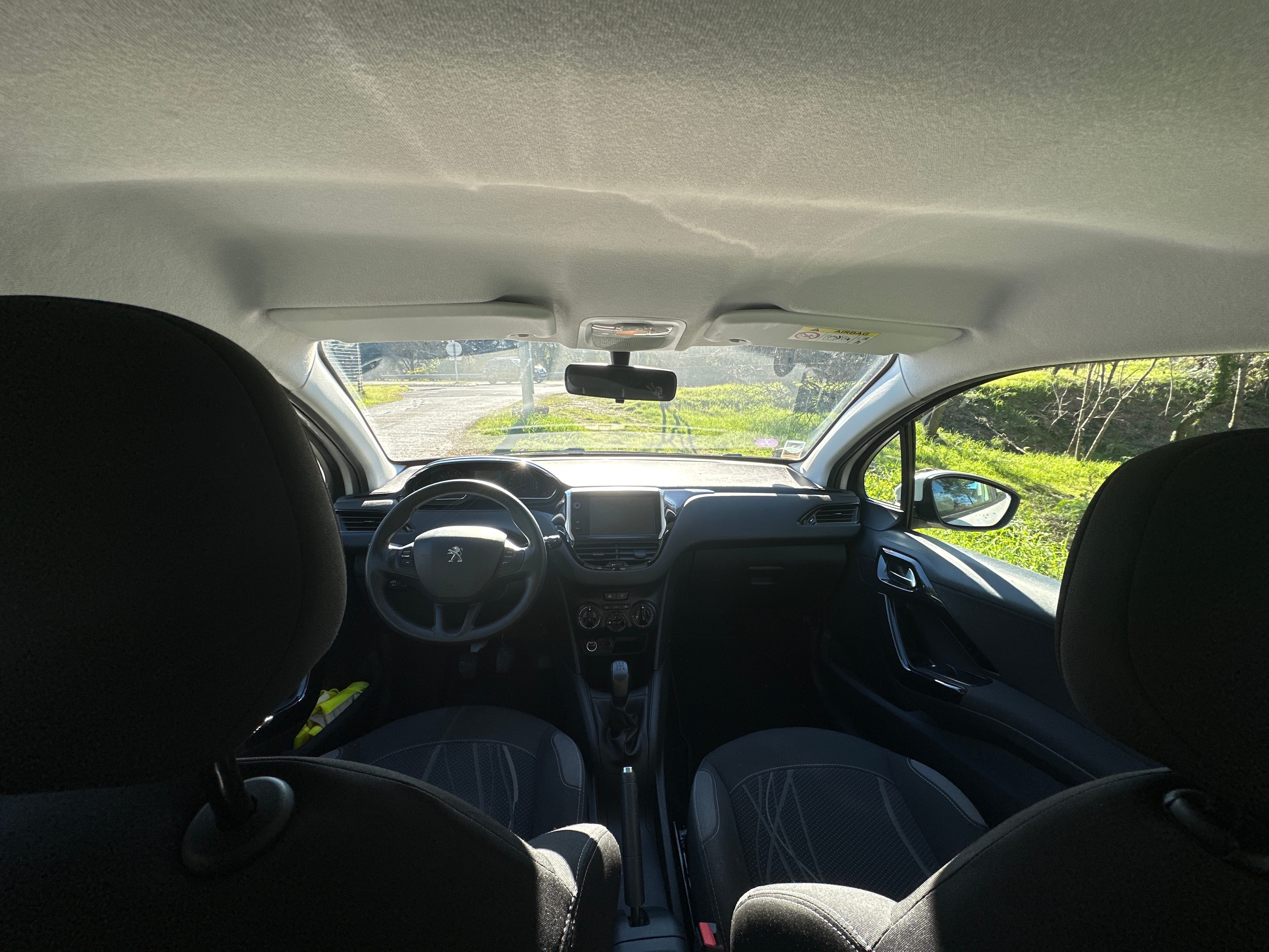 Peugeot 208 avec Entrée audio / iPod