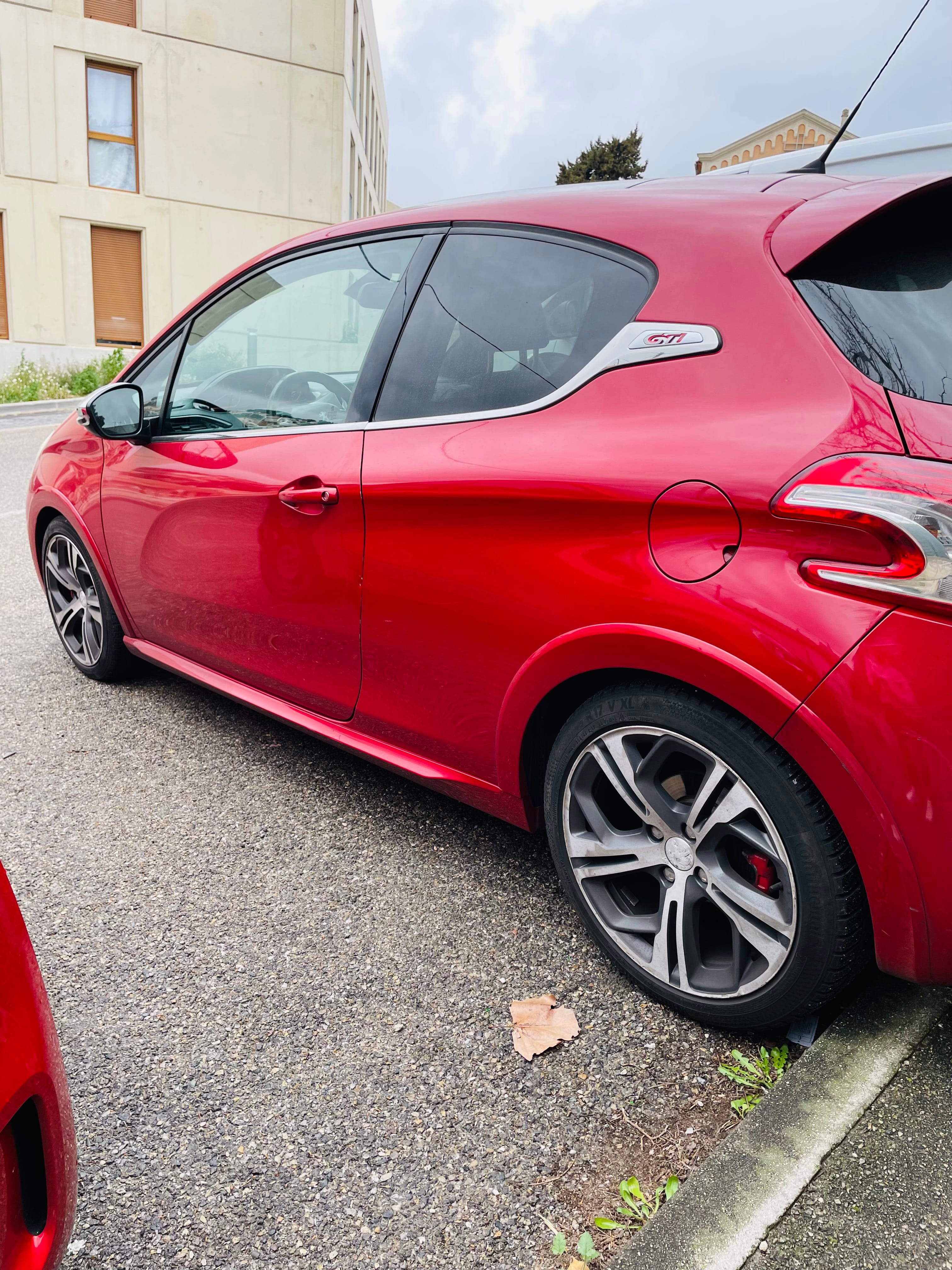 Peugeot 208 GTI avec Climatisation