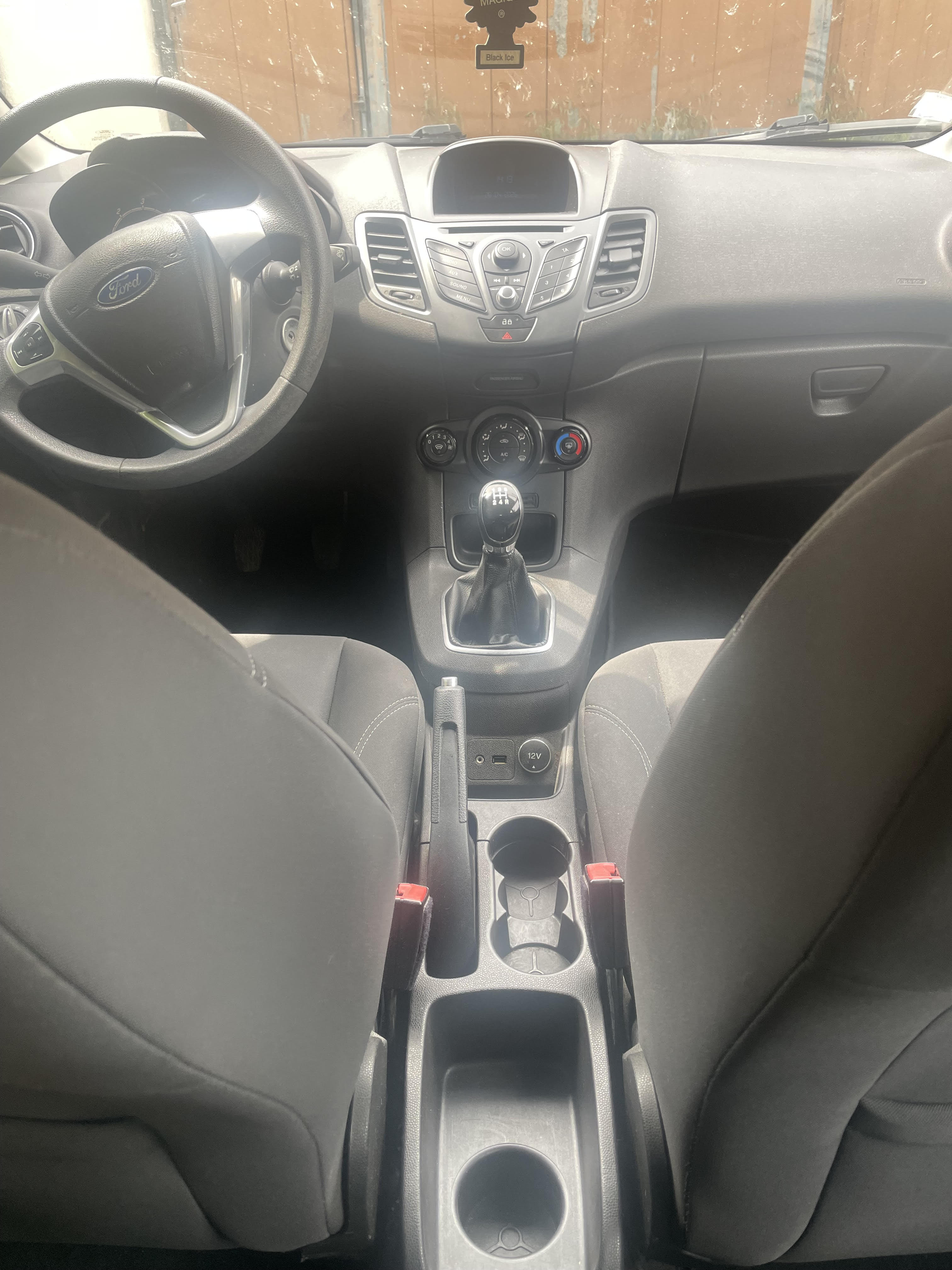 Ford Fiesta avec Autoradio