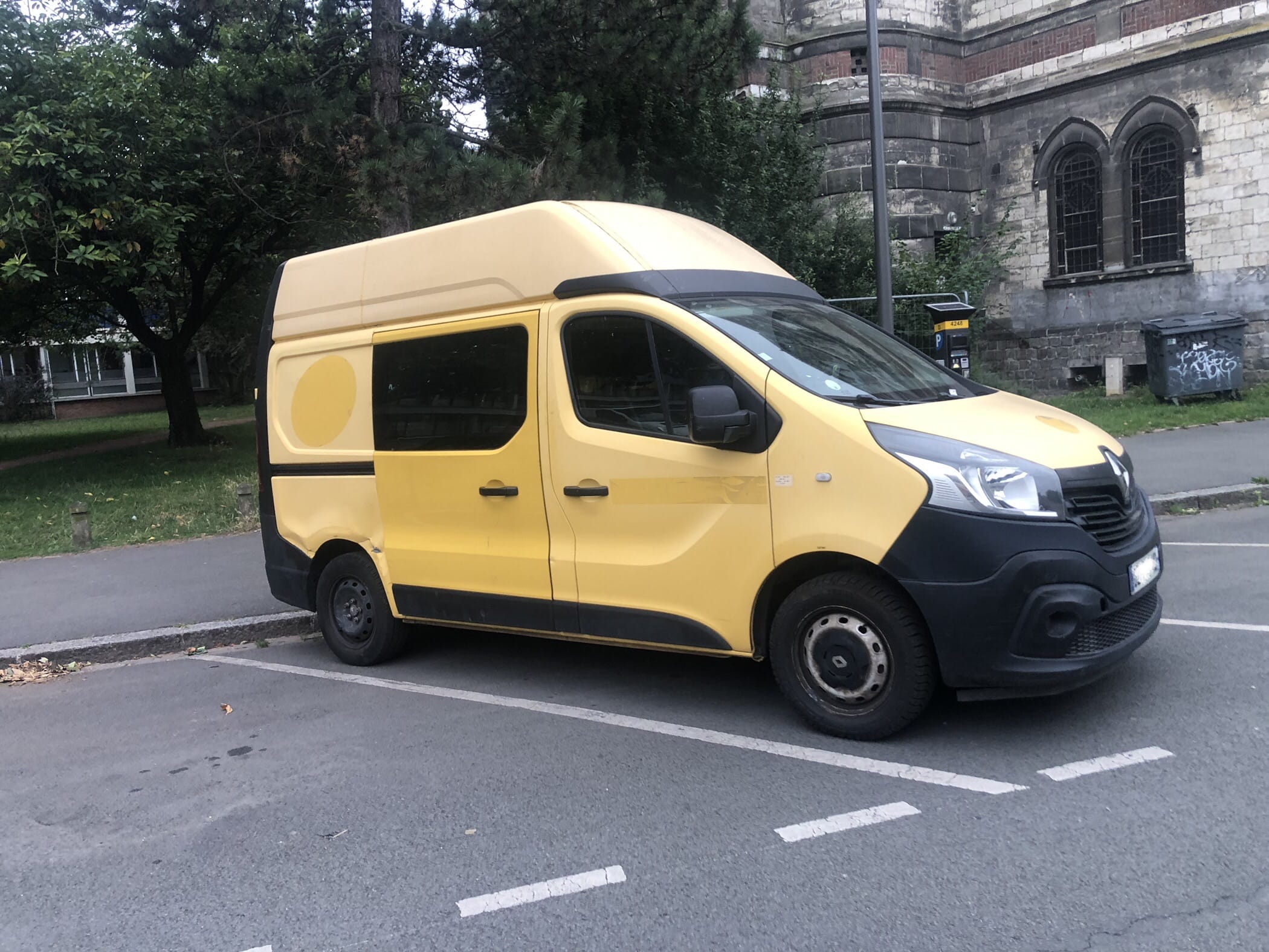 Renault Trafic L1H2 grand volume avec Chaines