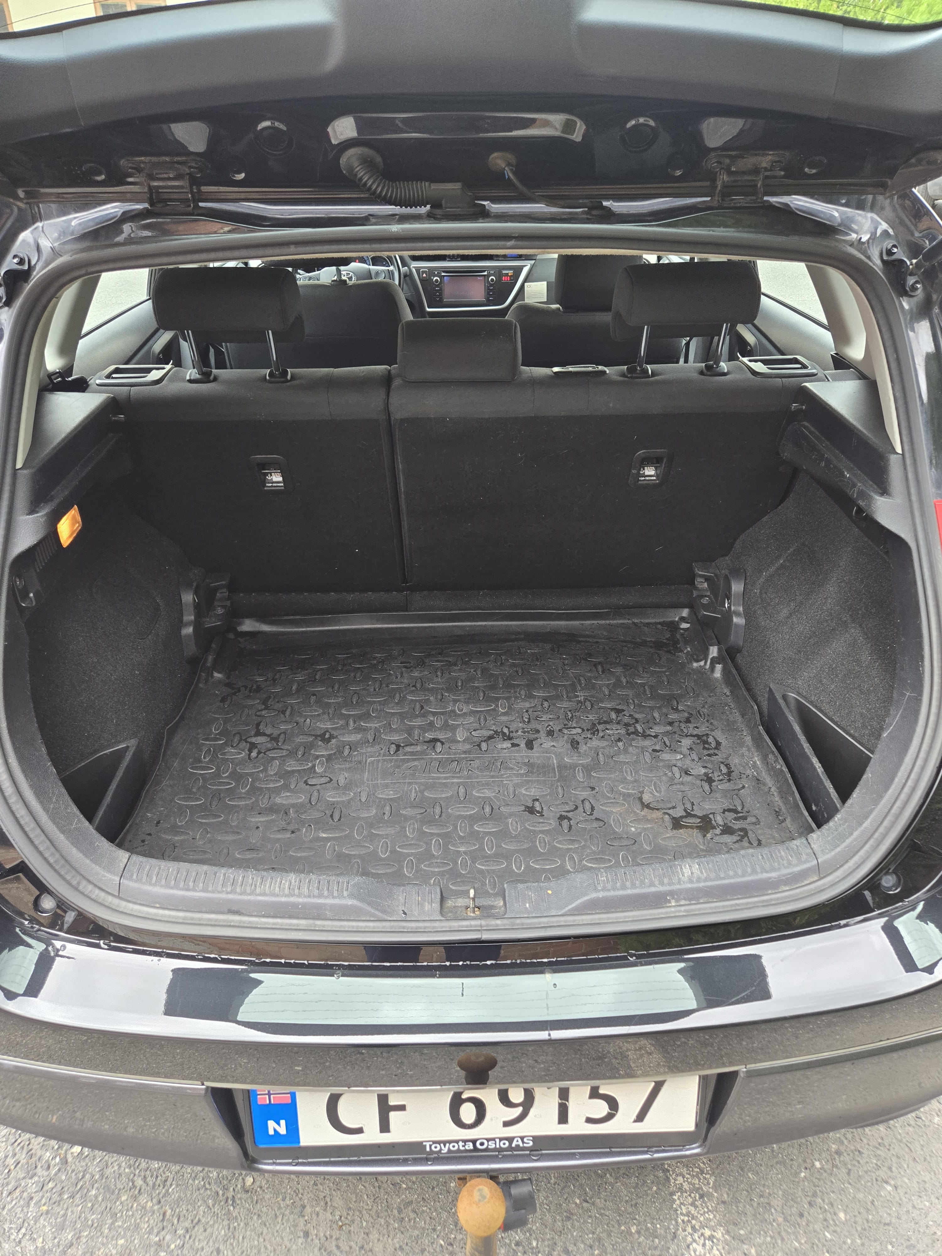 Toyota Auris 1,6 Bensin/ Automat/ hengerfeste, inkl. BEBOERKORT PARKERING. with Hitch